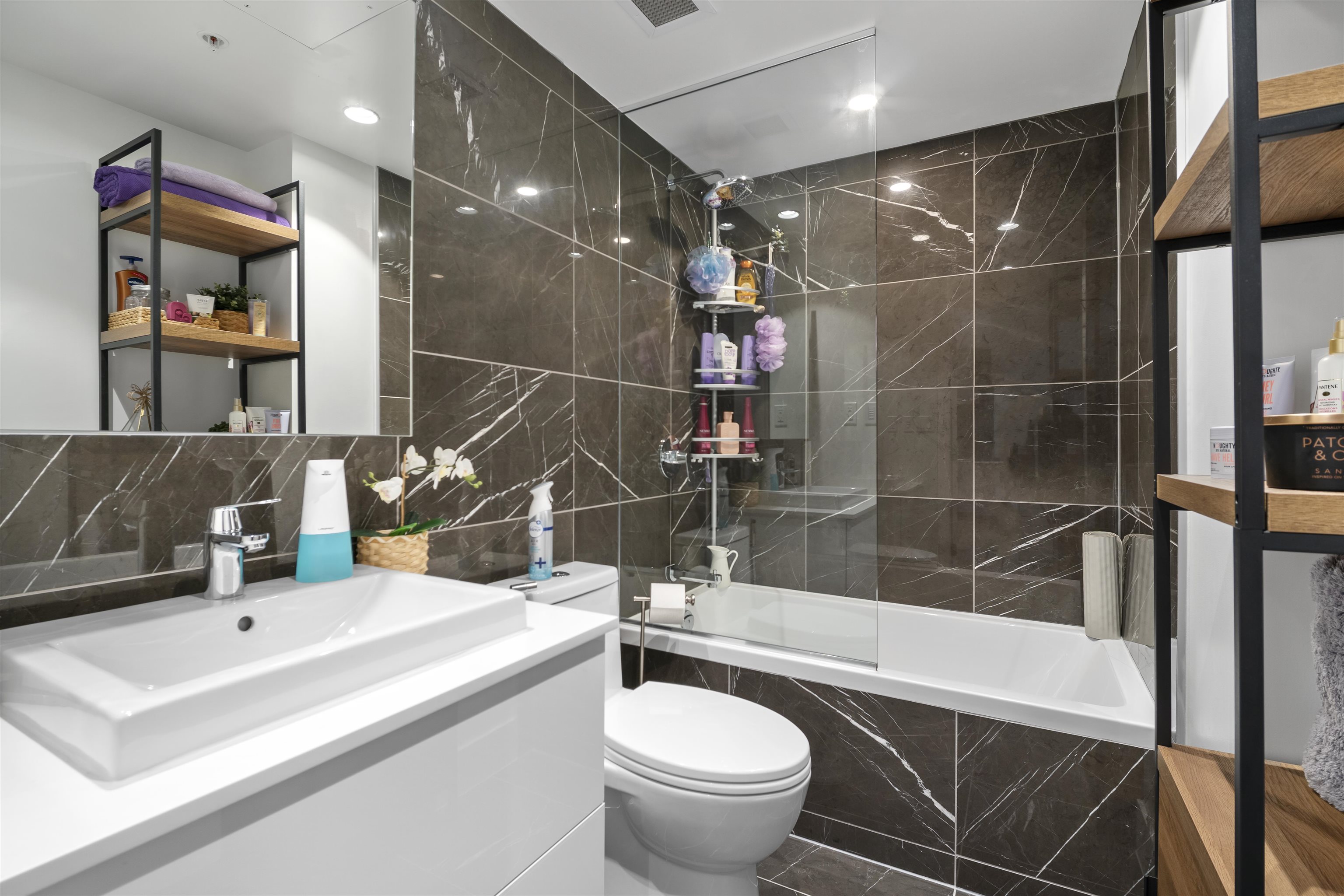 Listing image of 2102 1632 LIONS GATE LANE