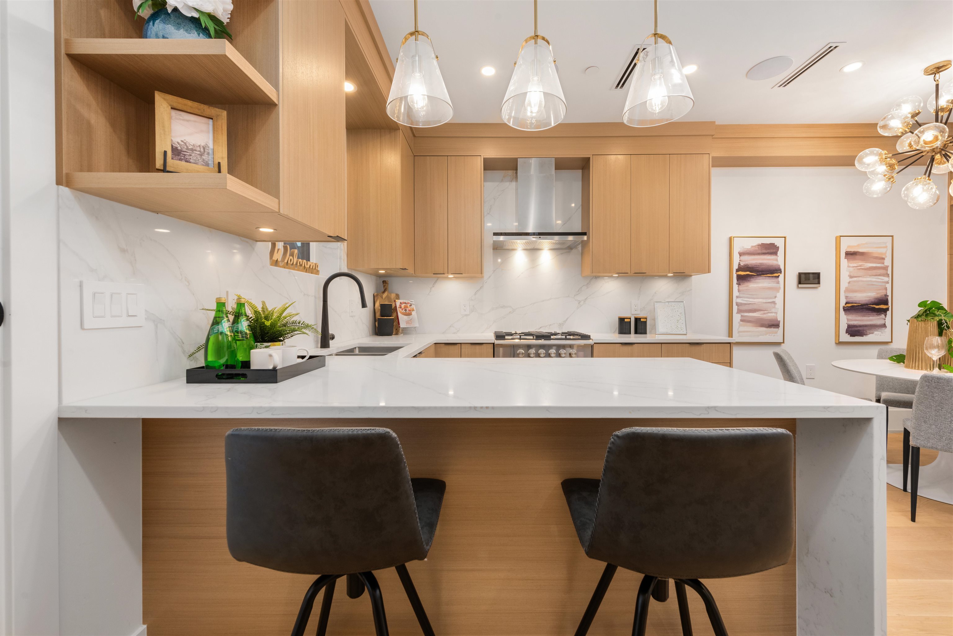 Listing image of 2052 FERNDALE STREET