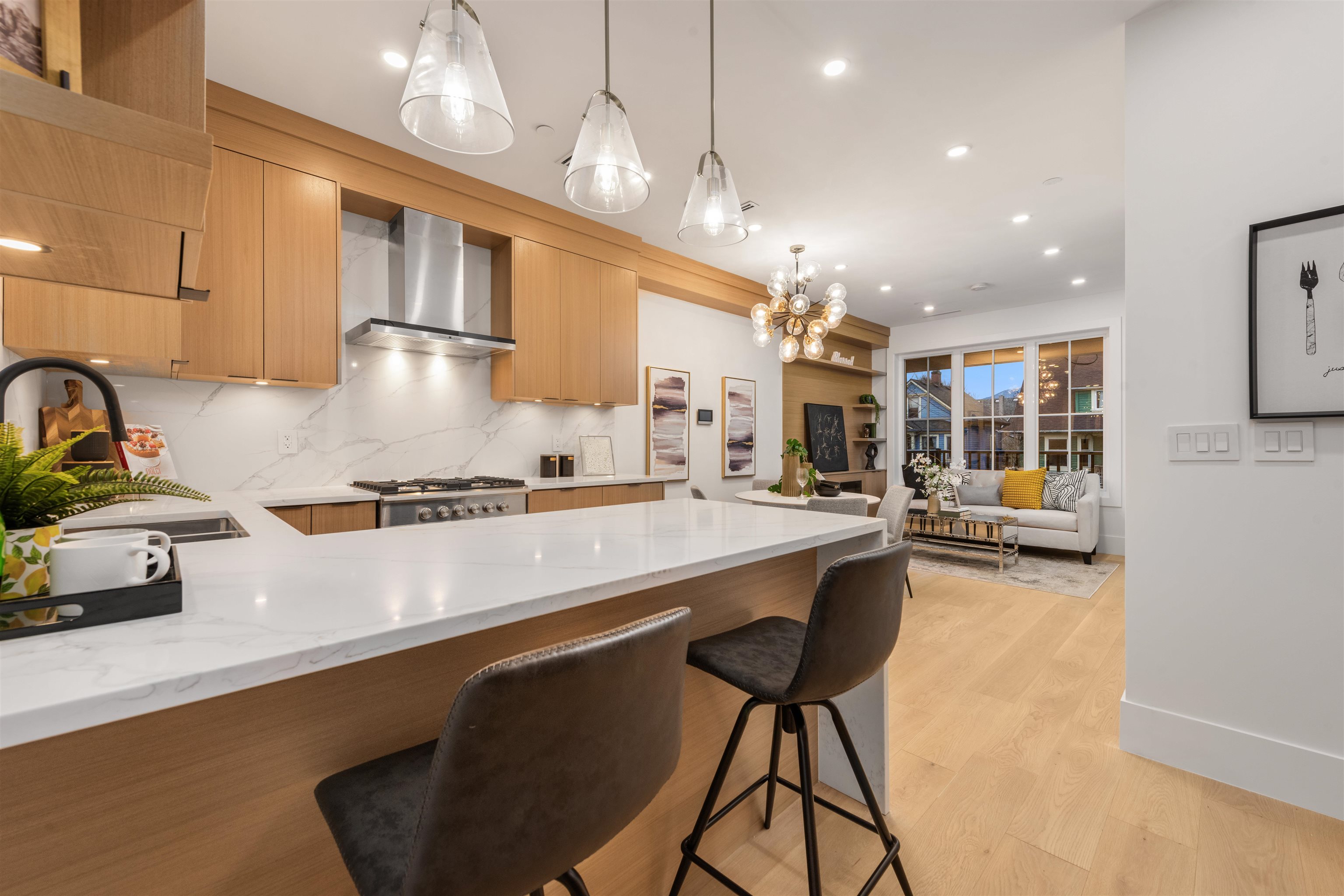 Listing image of 2052 FERNDALE STREET