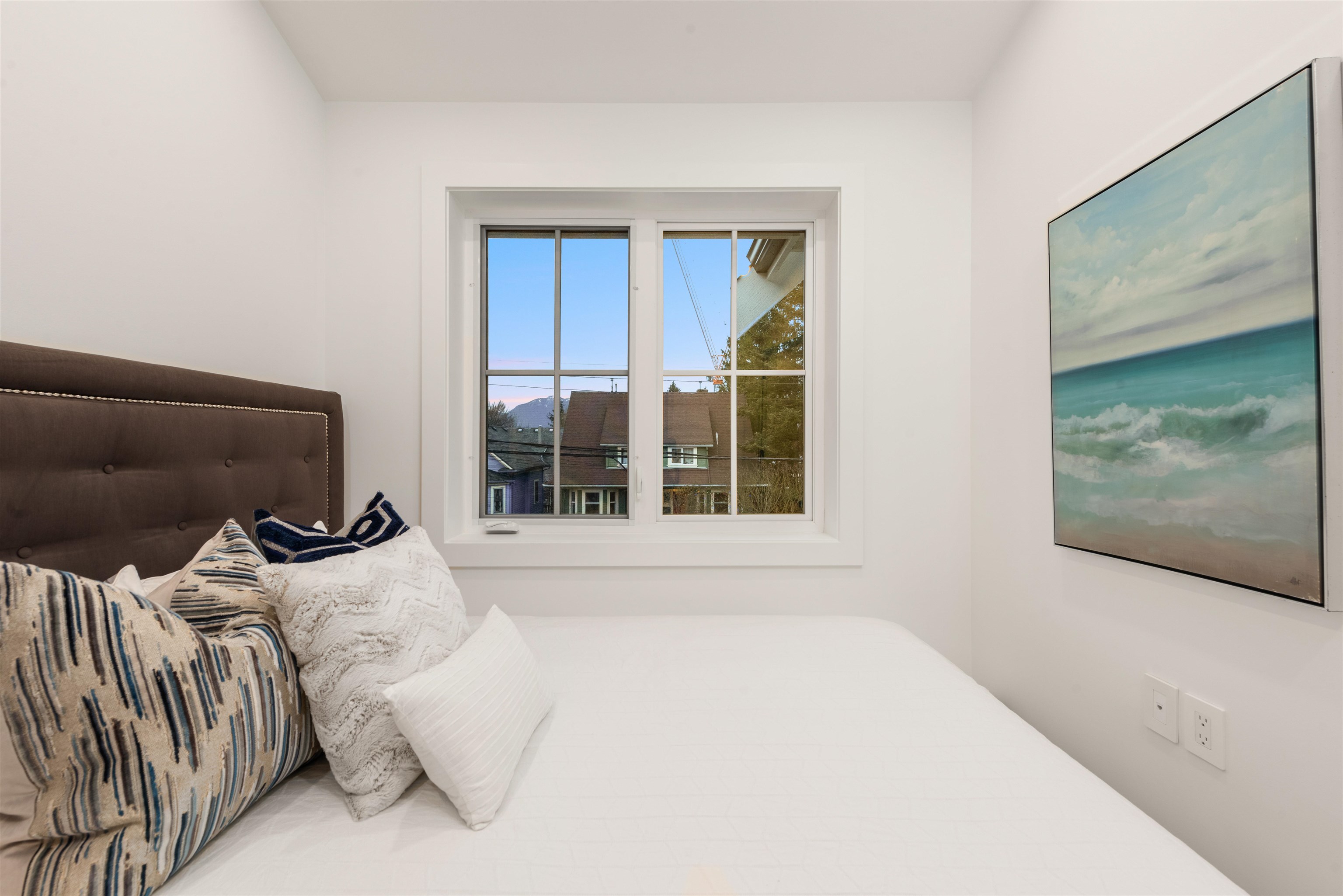 Listing image of 2052 FERNDALE STREET