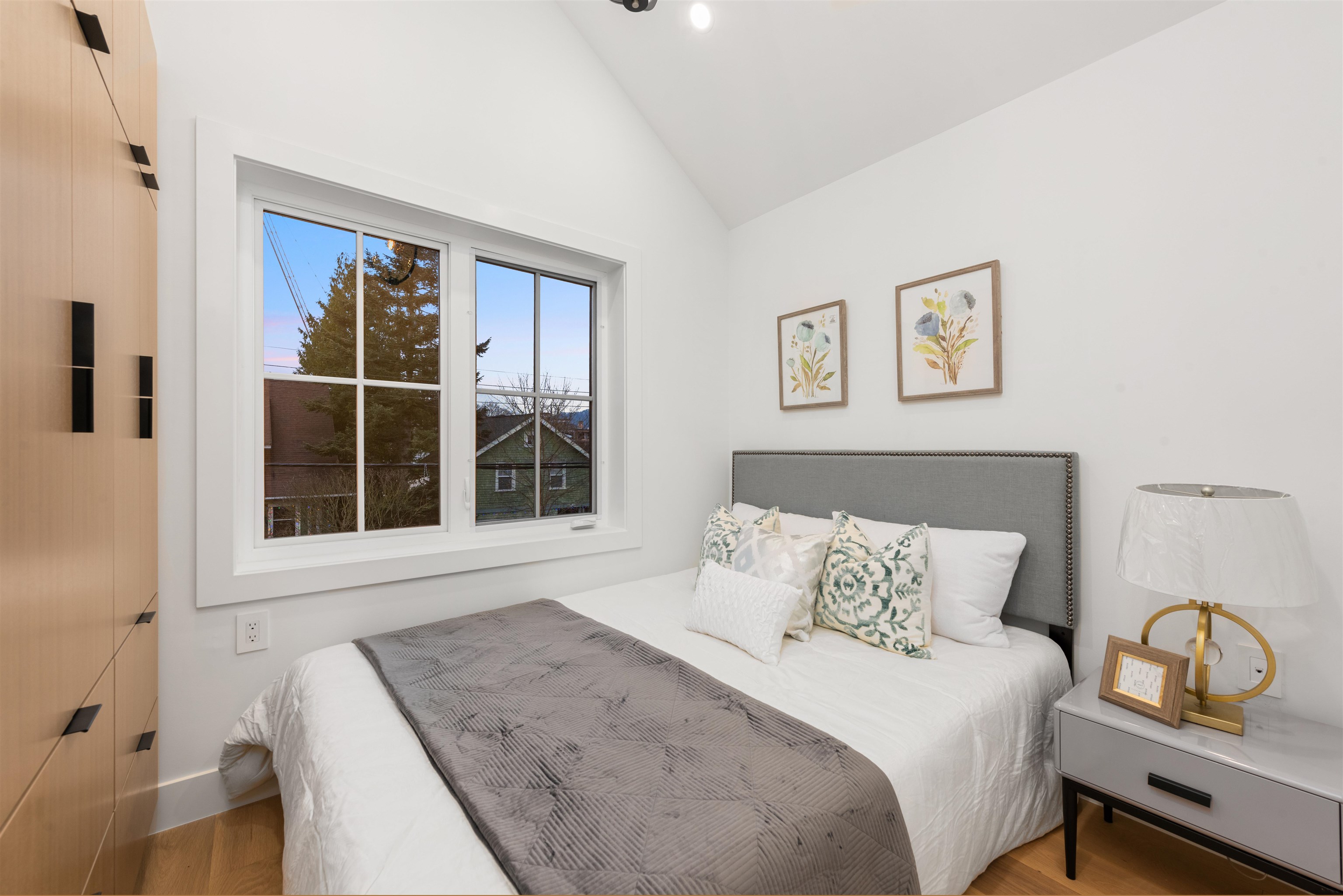 Listing image of 2052 FERNDALE STREET
