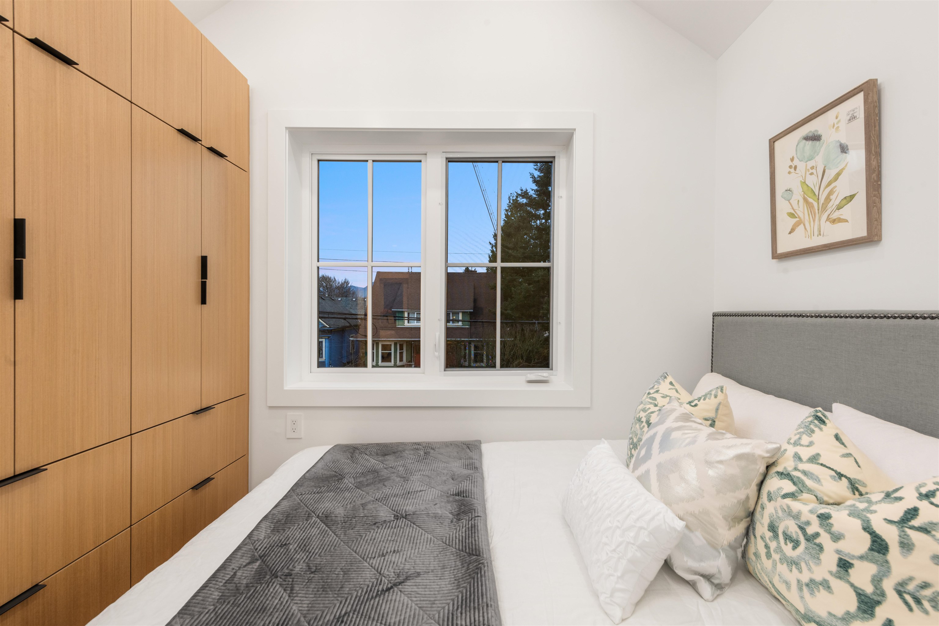 Listing image of 2052 FERNDALE STREET