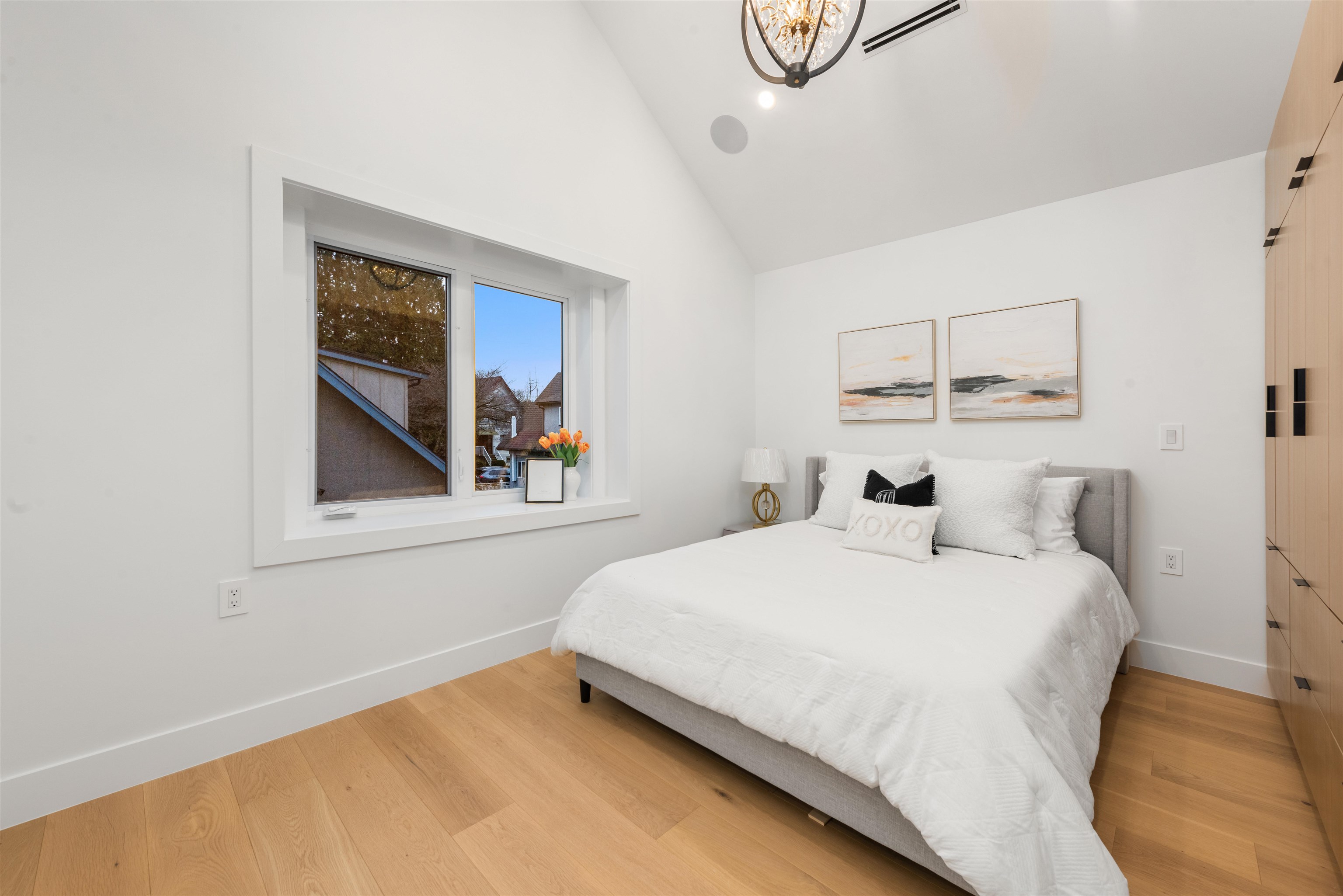 Listing image of 2052 FERNDALE STREET