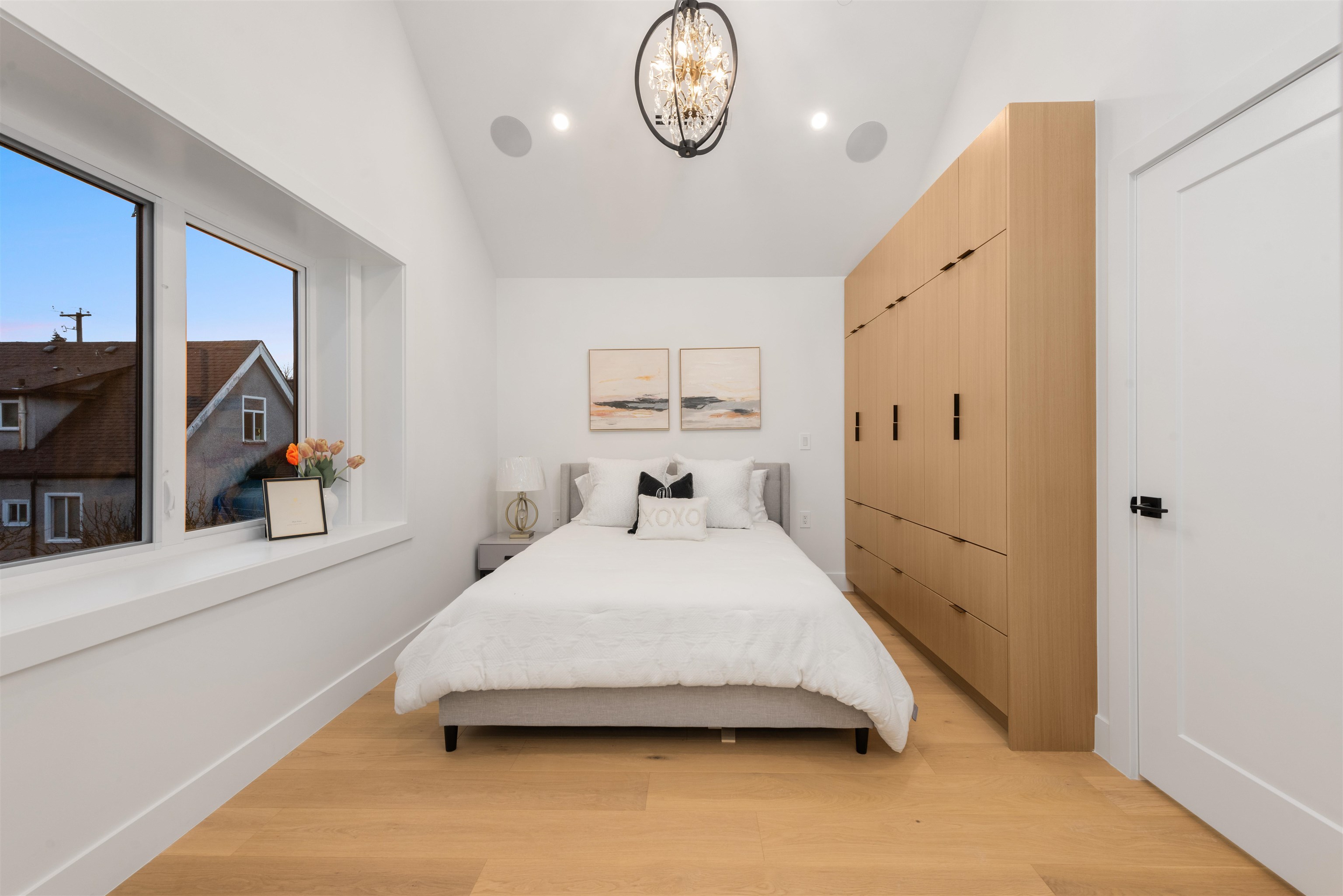Listing image of 2052 FERNDALE STREET
