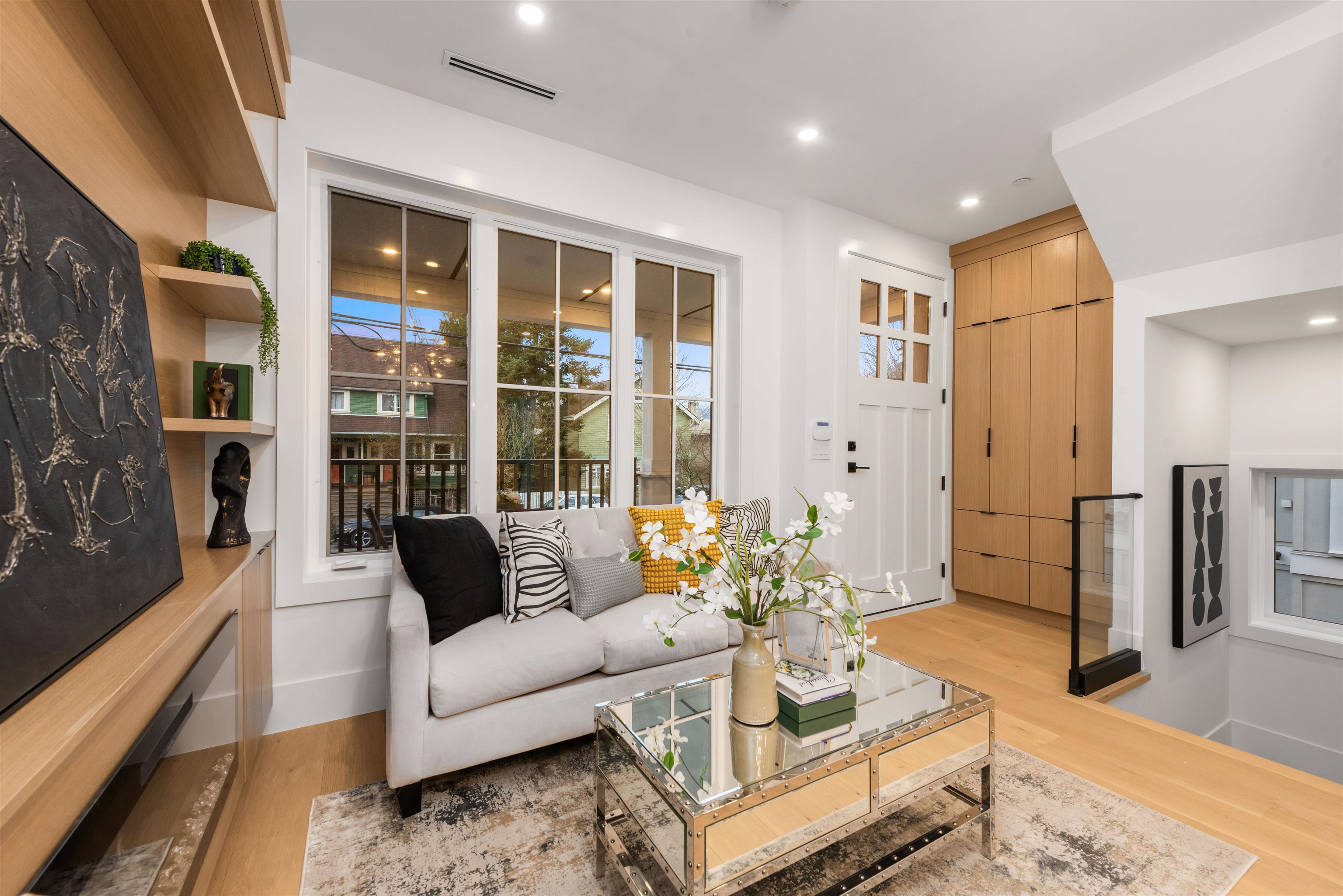 Listing image of 2052 FERNDALE STREET