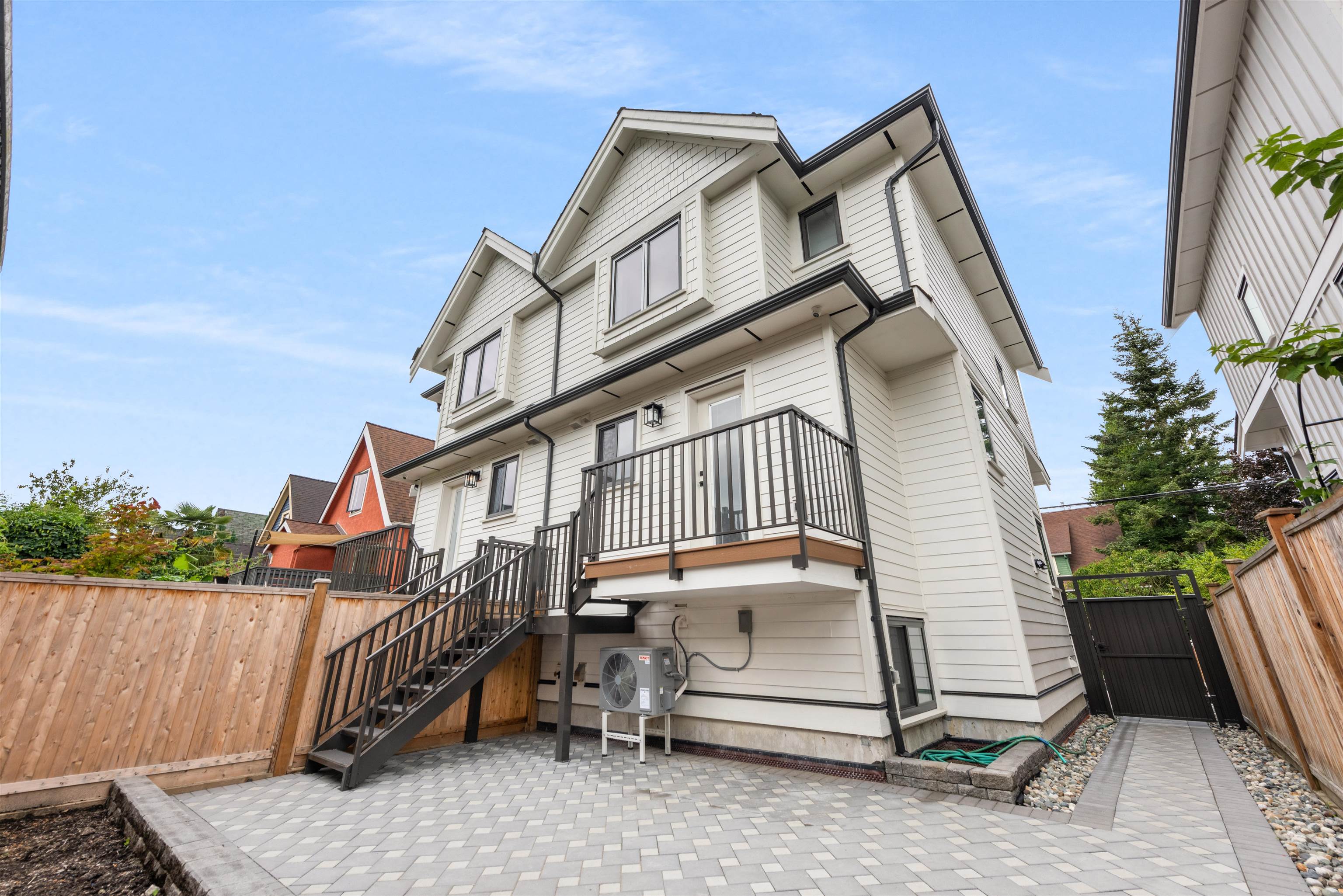 Listing image of 2052 FERNDALE STREET