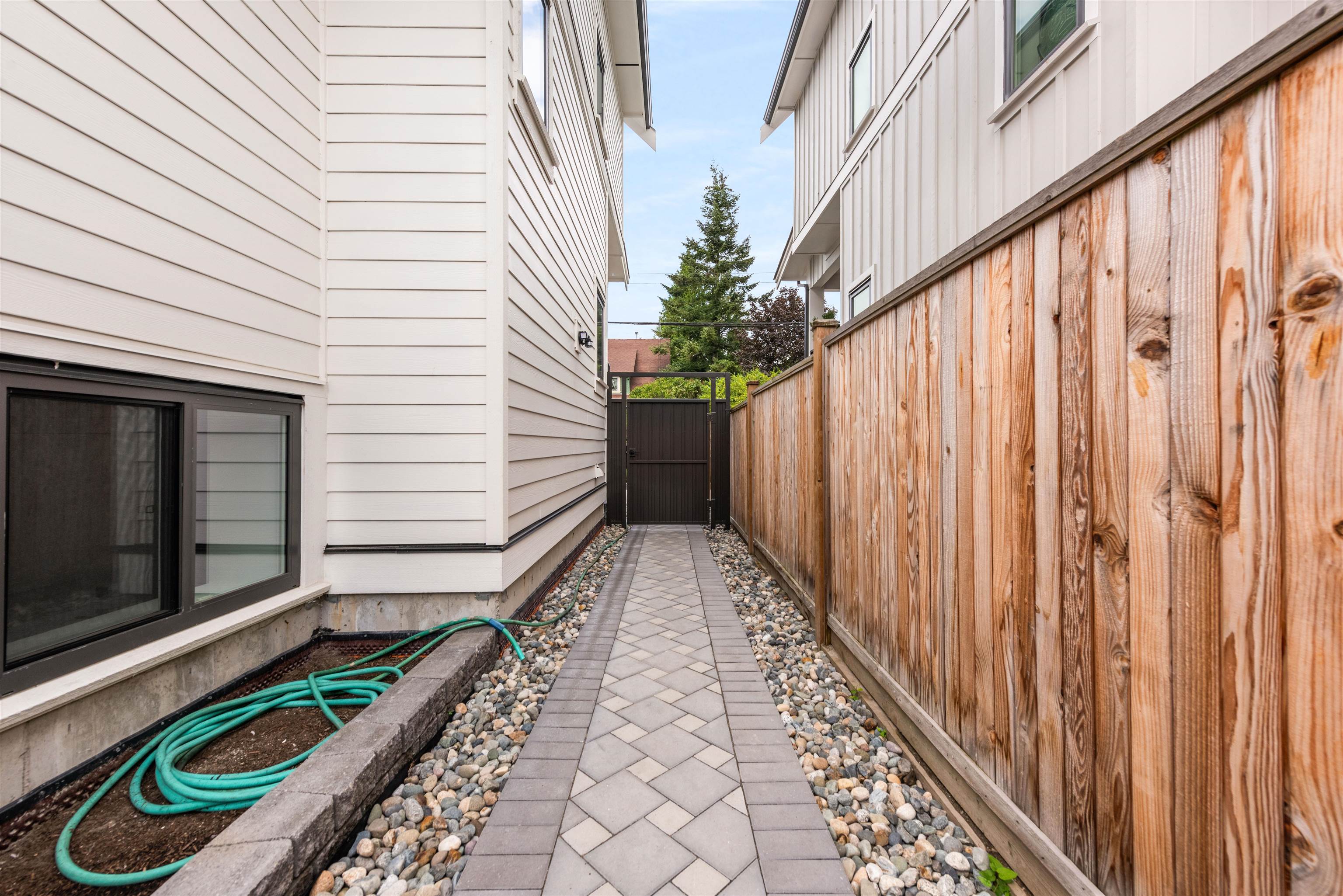 Listing image of 2052 FERNDALE STREET