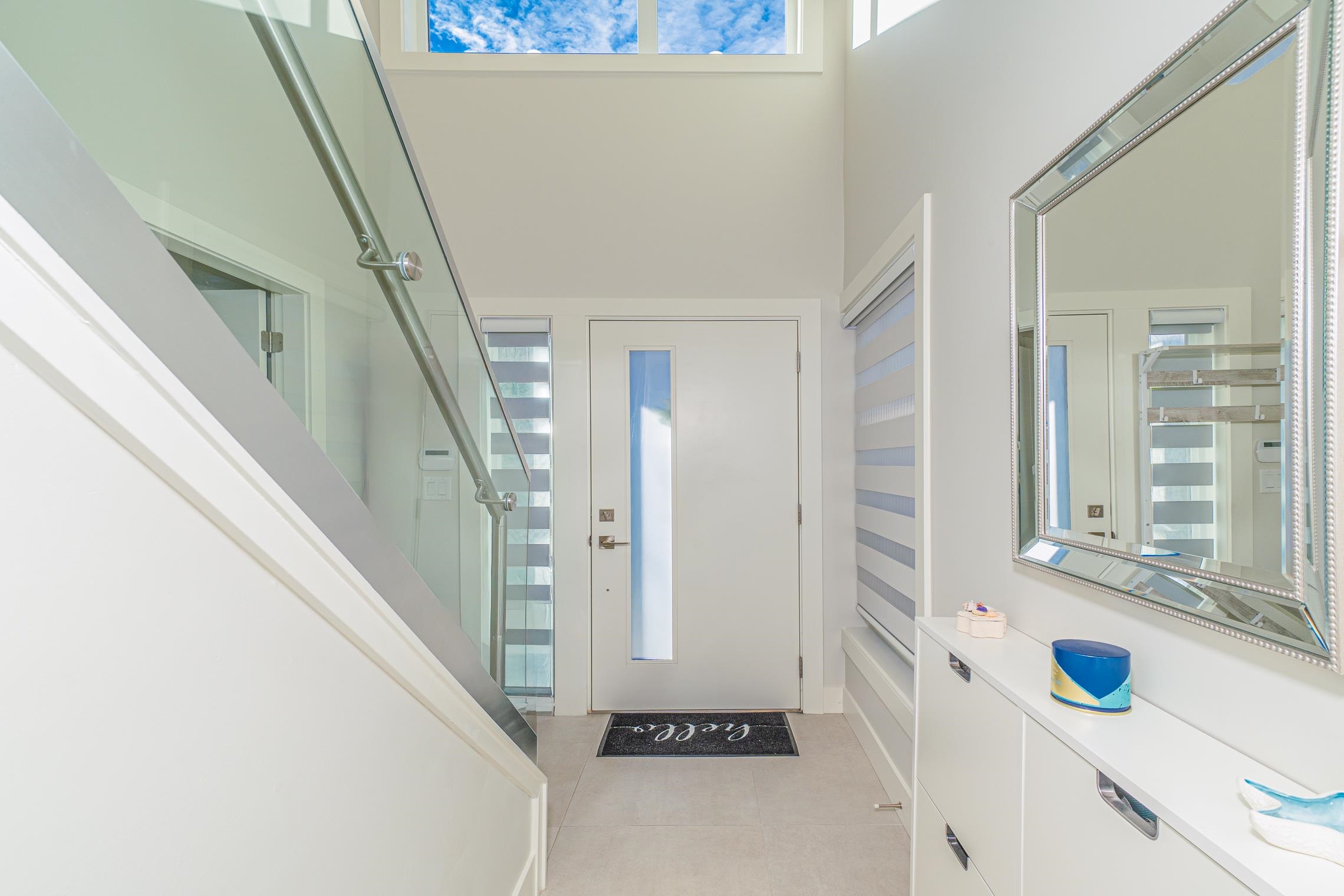 Listing image of 8 933 PREMIER STREET