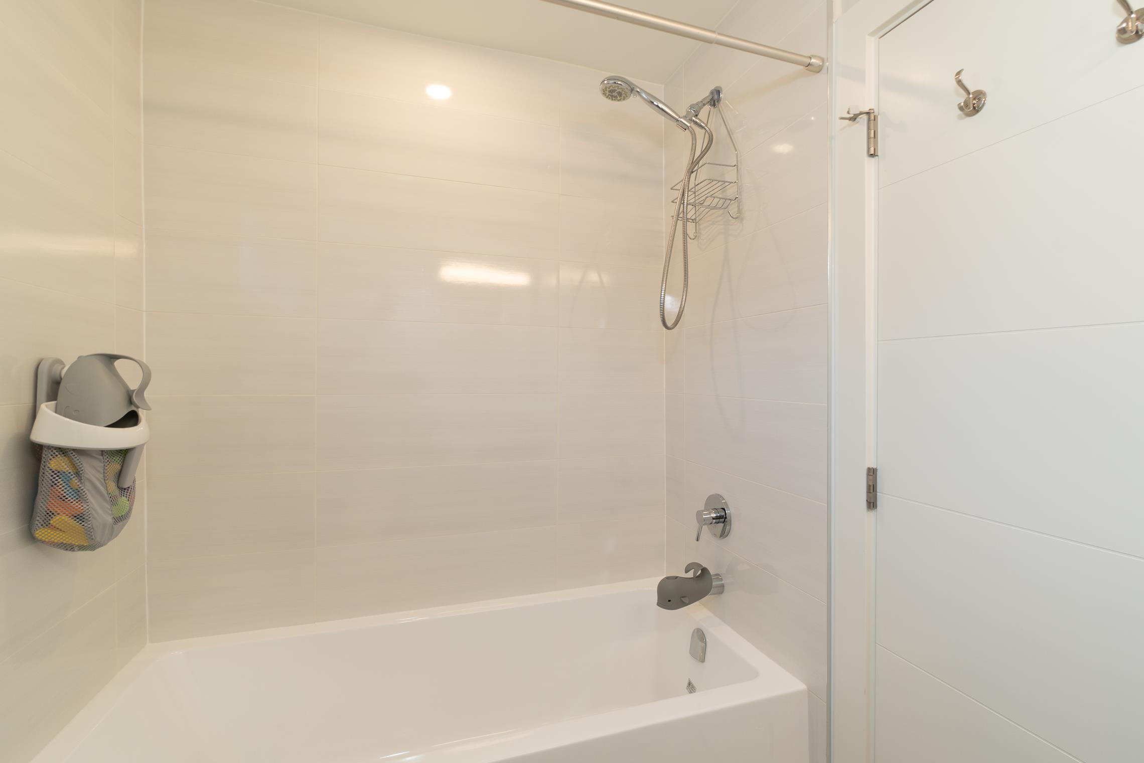 Listing image of 8 933 PREMIER STREET