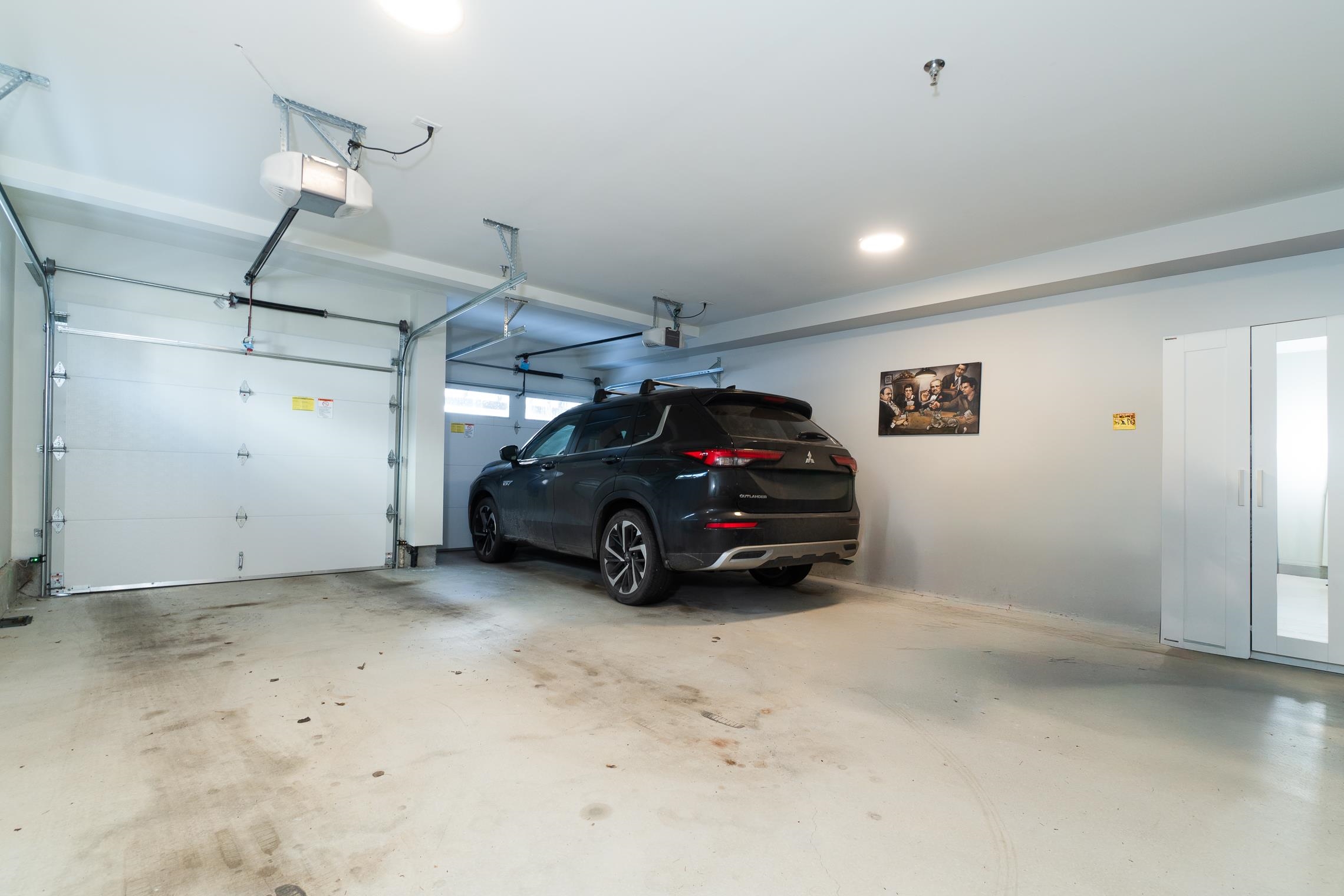 Listing image of 8 933 PREMIER STREET