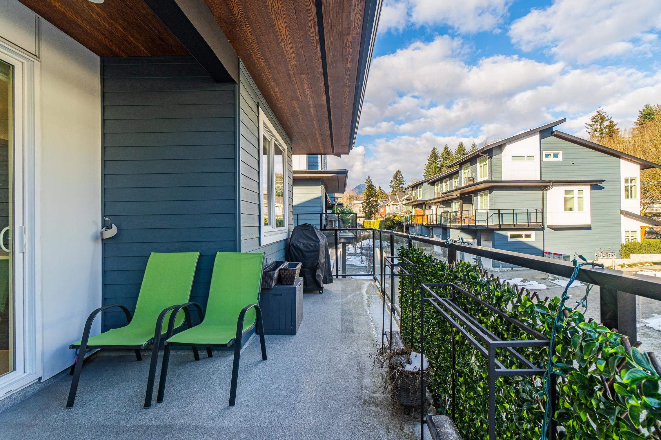 Listing image of 8 933 PREMIER STREET