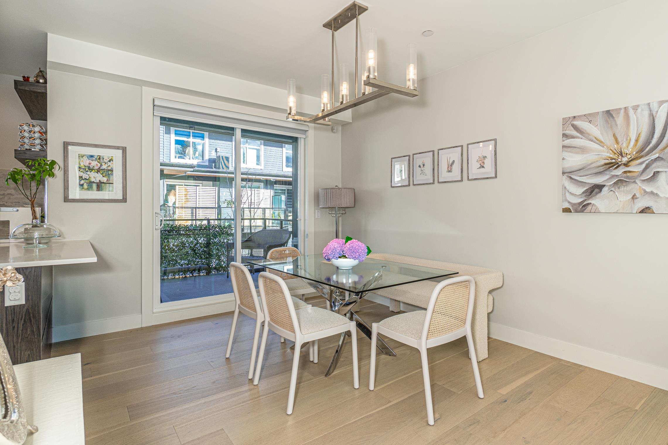 Listing image of 8 933 PREMIER STREET