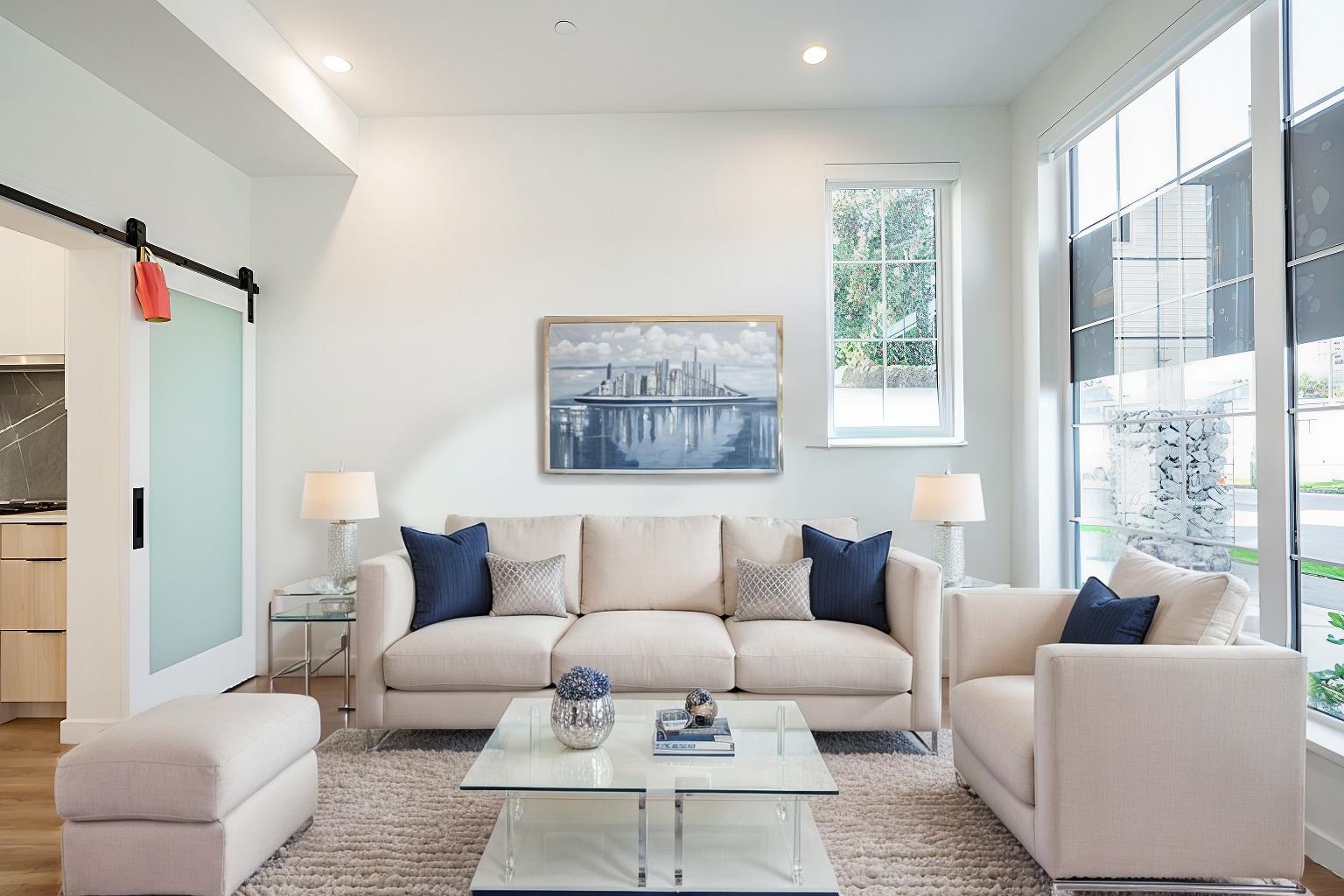 Listing image of 13 237 RIDGEWAY AVENUE