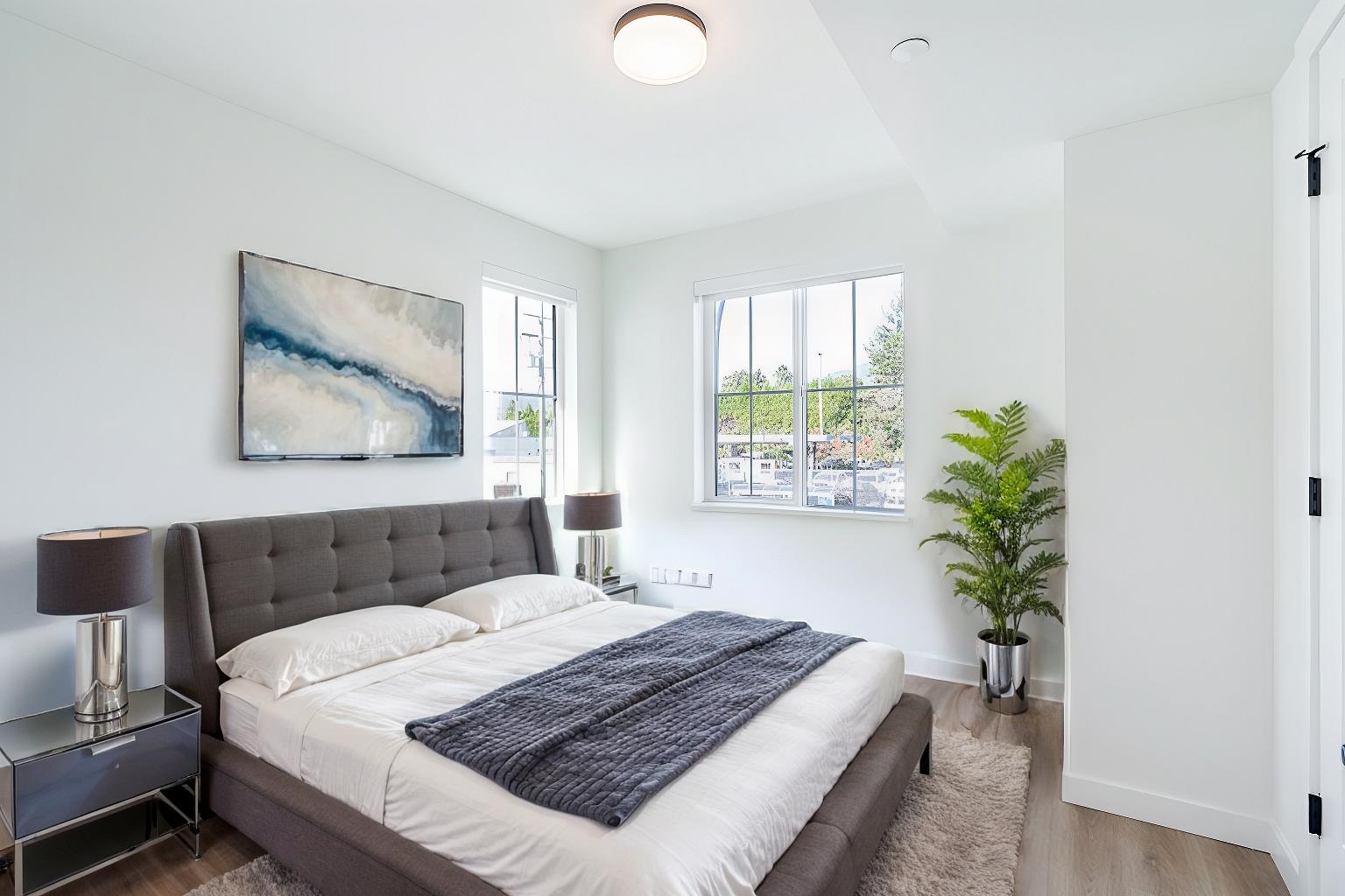 Listing image of 13 237 RIDGEWAY AVENUE