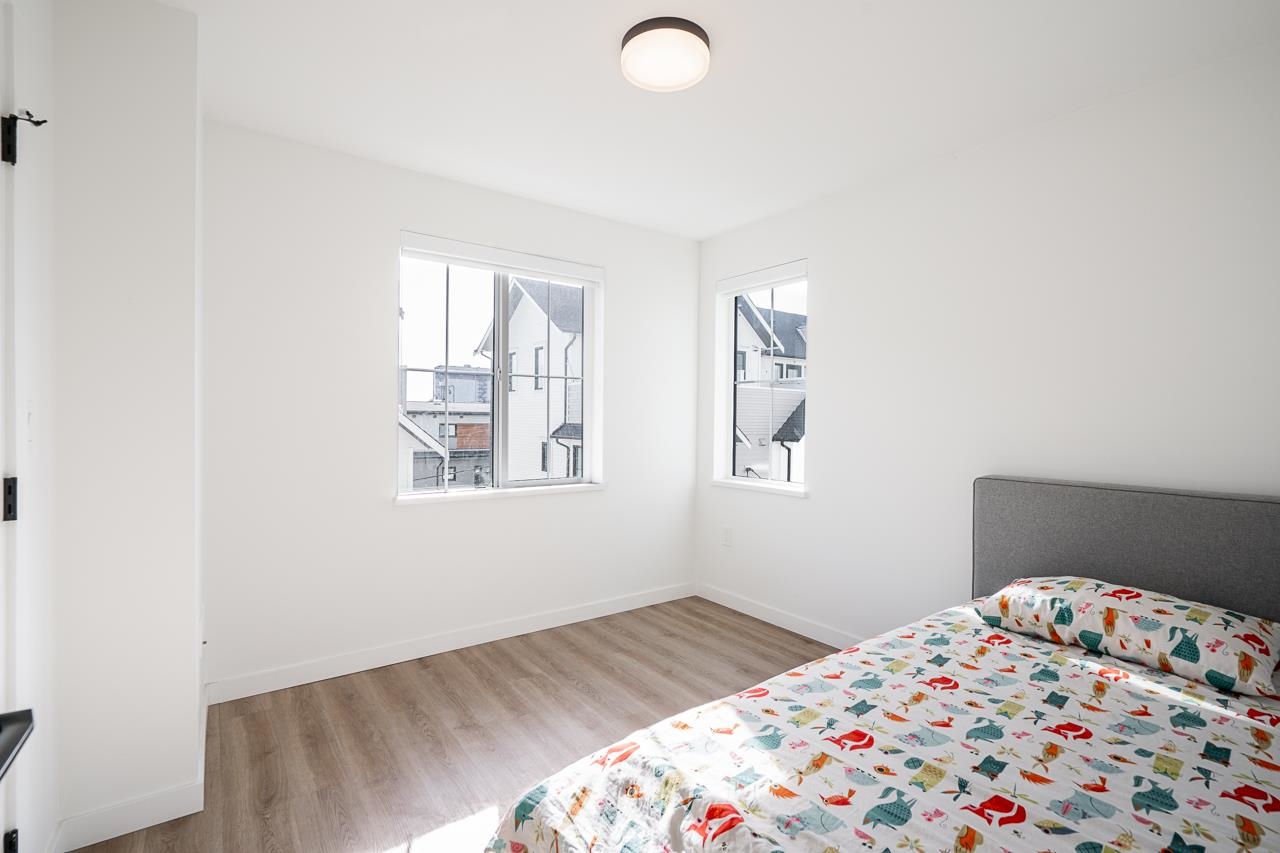 Listing image of 13 237 RIDGEWAY AVENUE