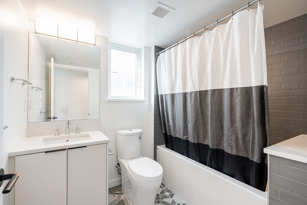 Listing image of 13 237 RIDGEWAY AVENUE