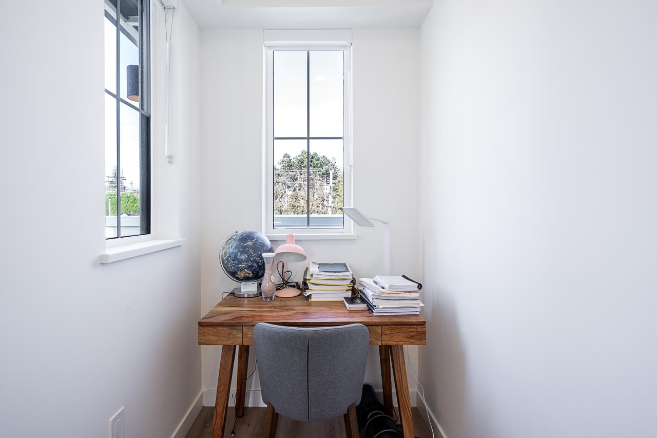 Listing image of 13 237 RIDGEWAY AVENUE