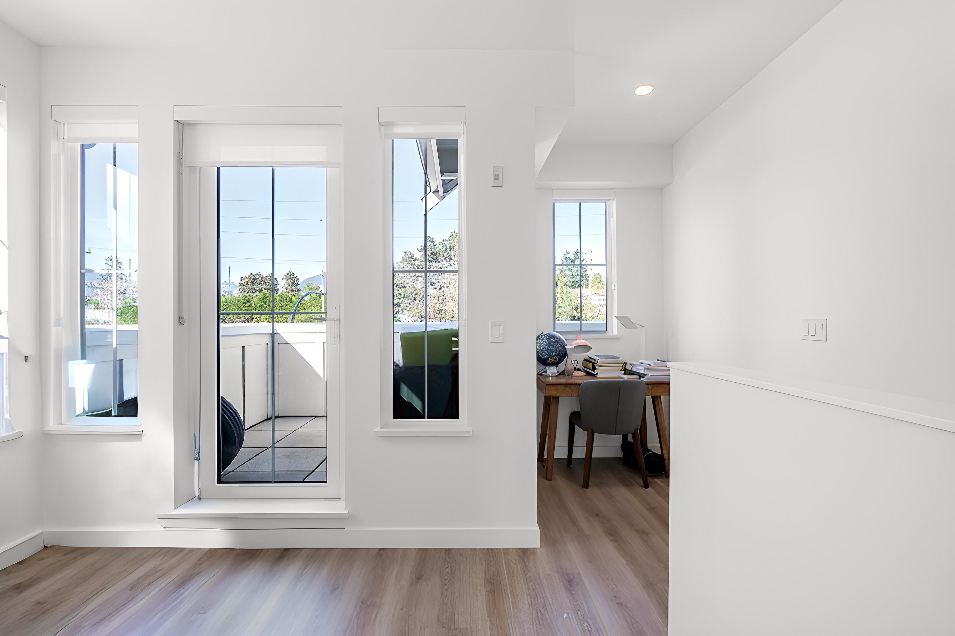 Listing image of 13 237 RIDGEWAY AVENUE