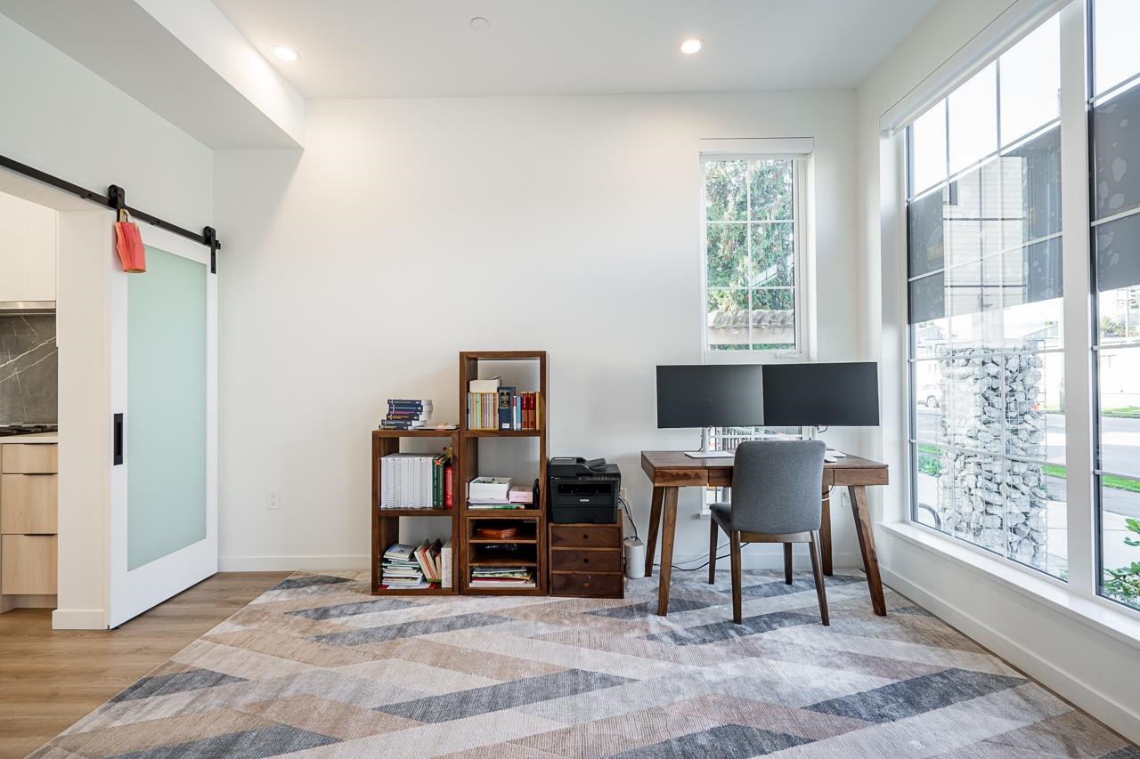 Listing image of 13 237 RIDGEWAY AVENUE