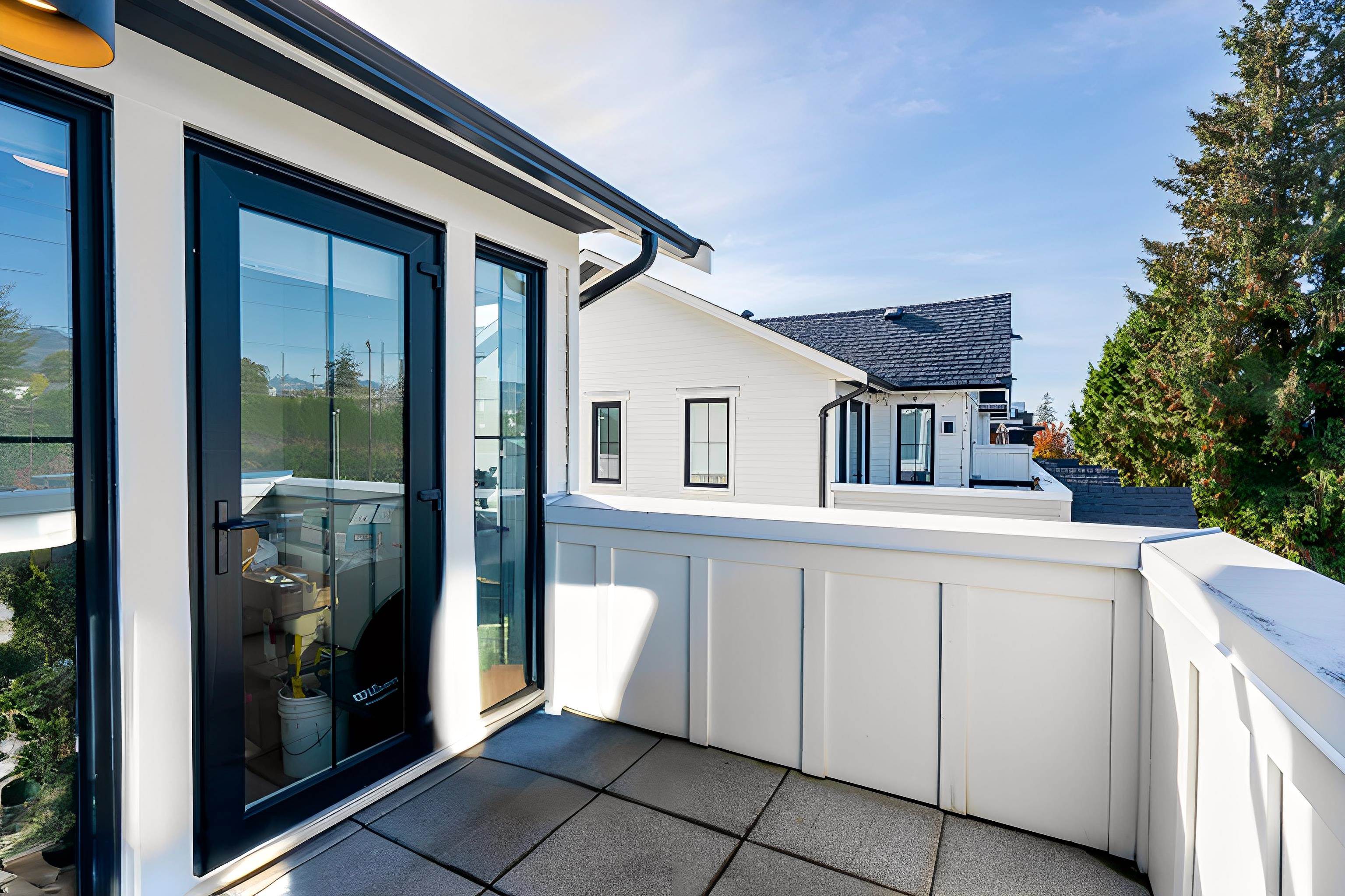 Listing image of 13 237 RIDGEWAY AVENUE