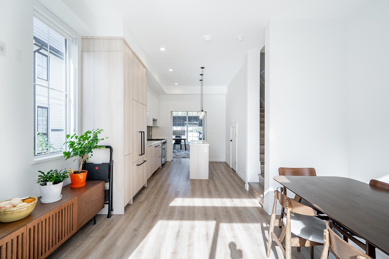 Listing image of 13 237 RIDGEWAY AVENUE