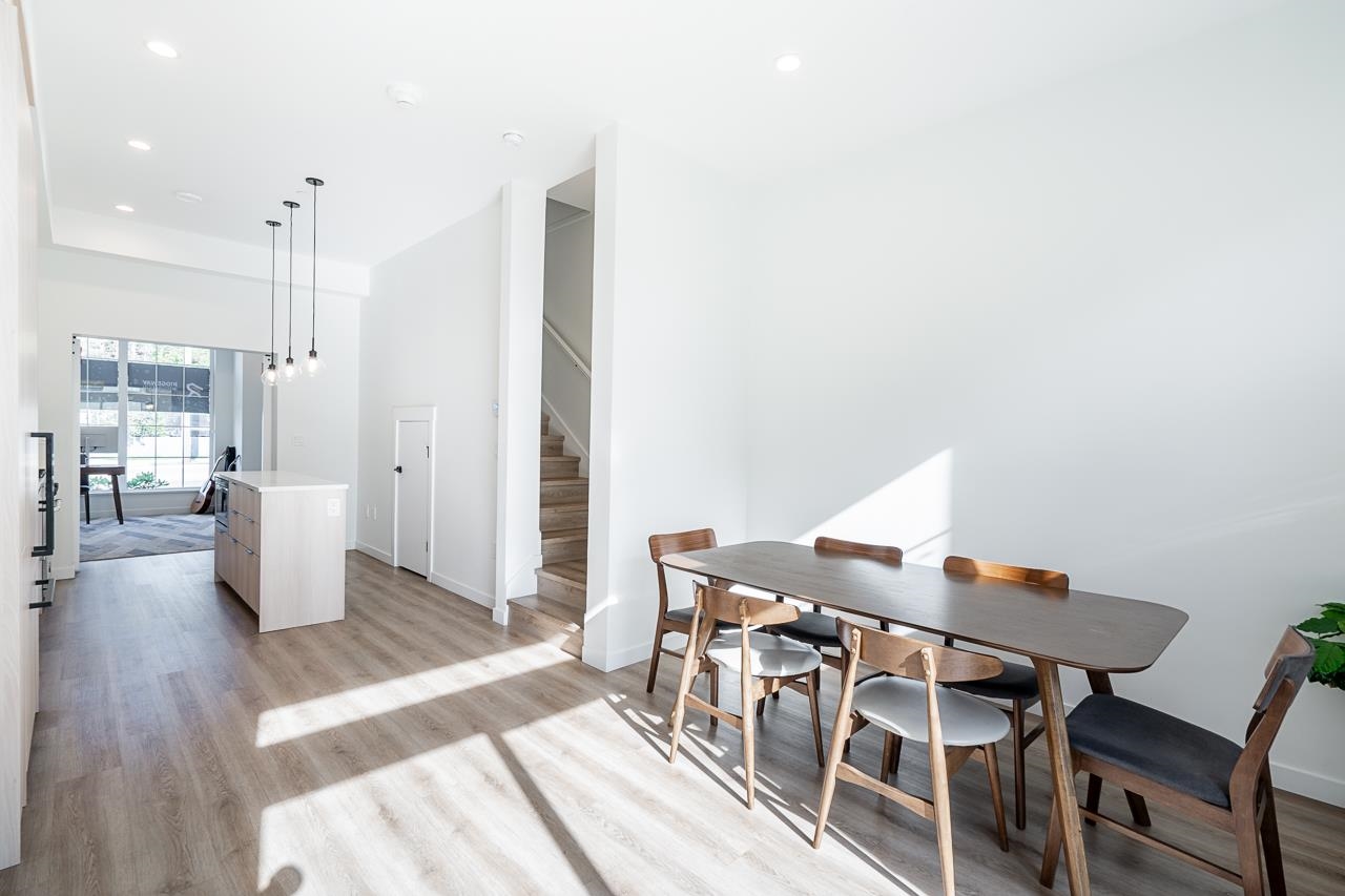 Listing image of 13 237 RIDGEWAY AVENUE