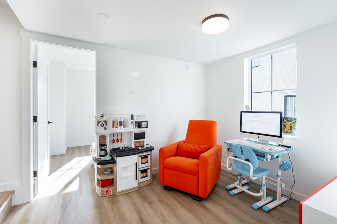 Listing image of 13 237 RIDGEWAY AVENUE