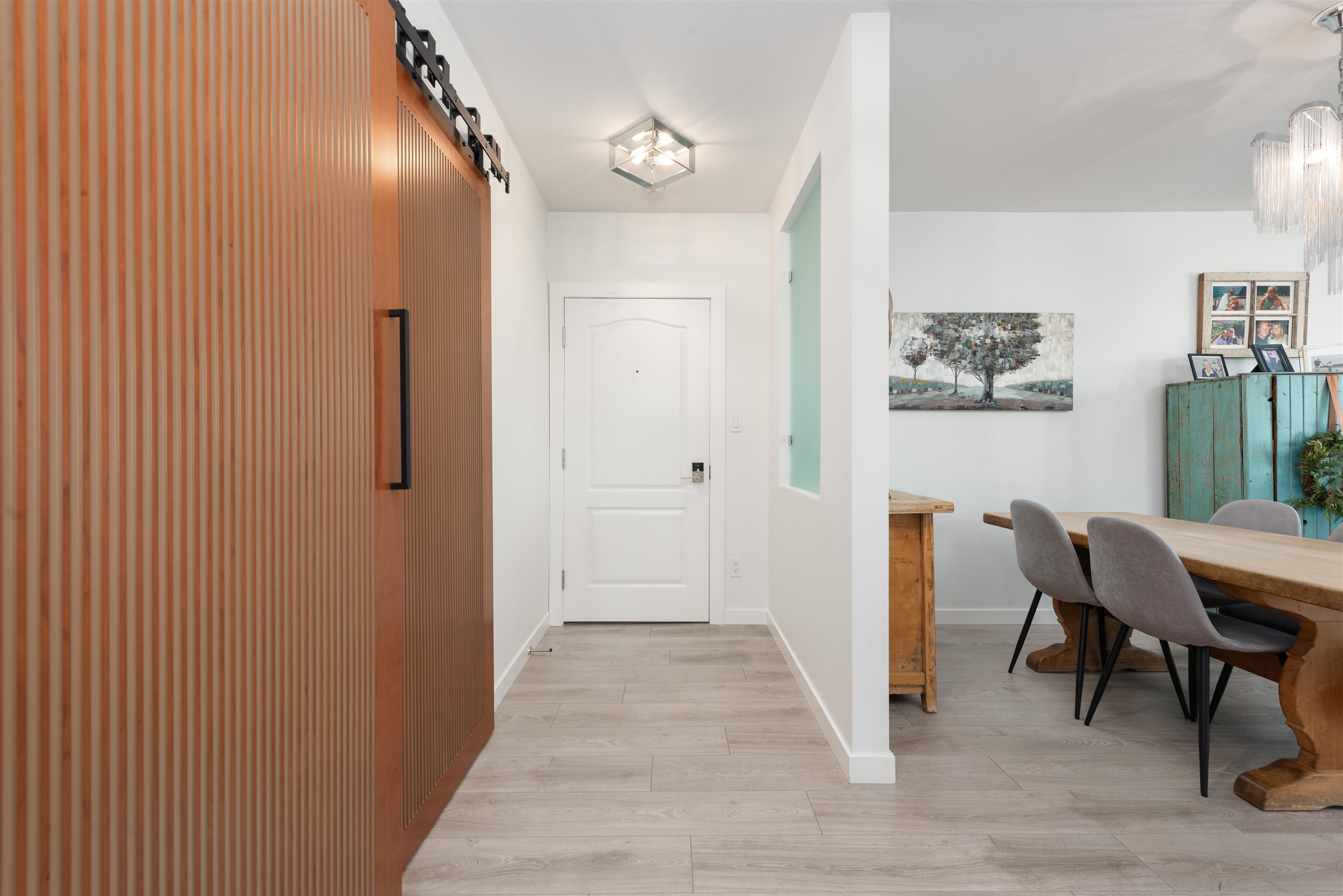 Listing image of 705 140 E 14TH STREET