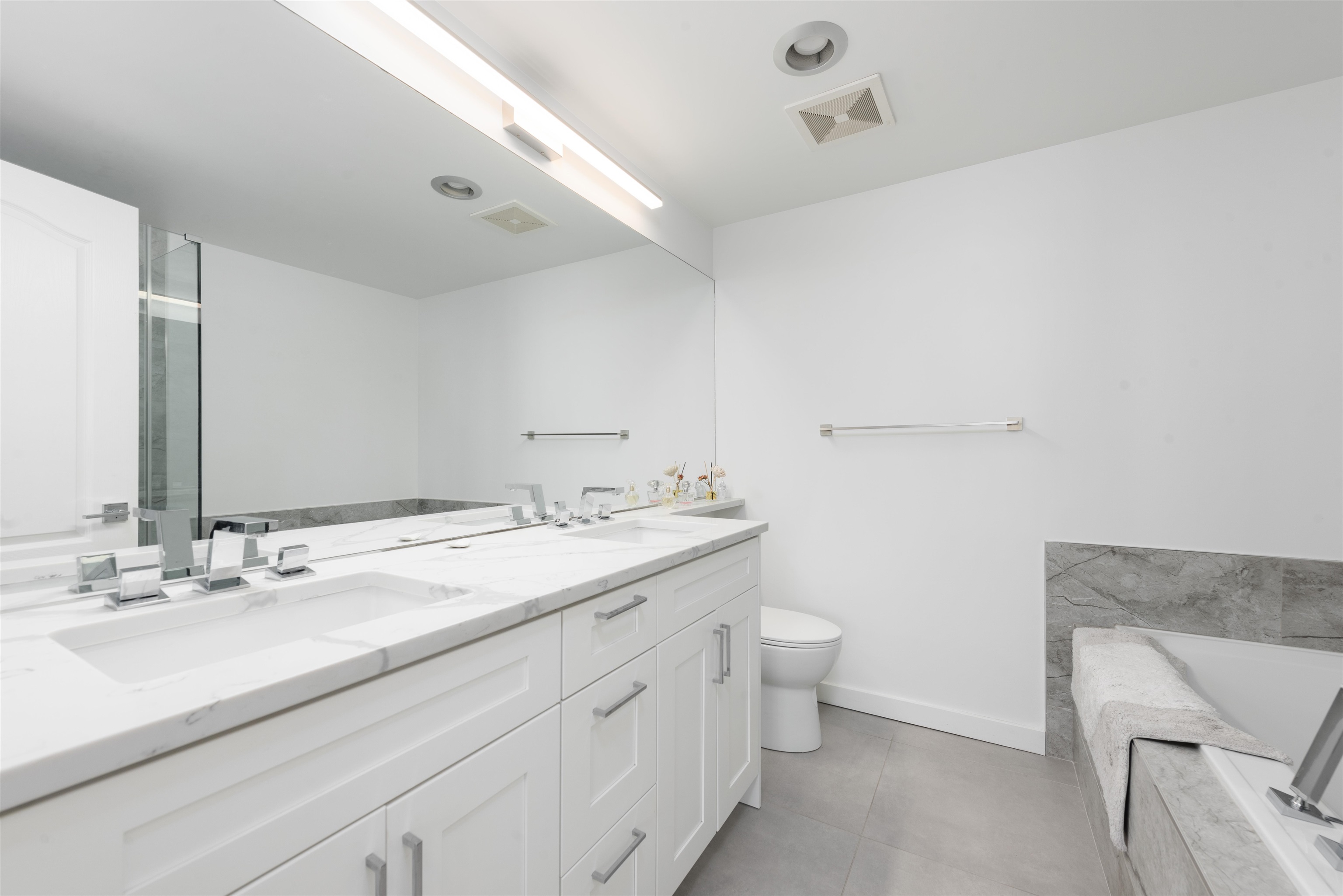 Listing image of 705 140 E 14TH STREET