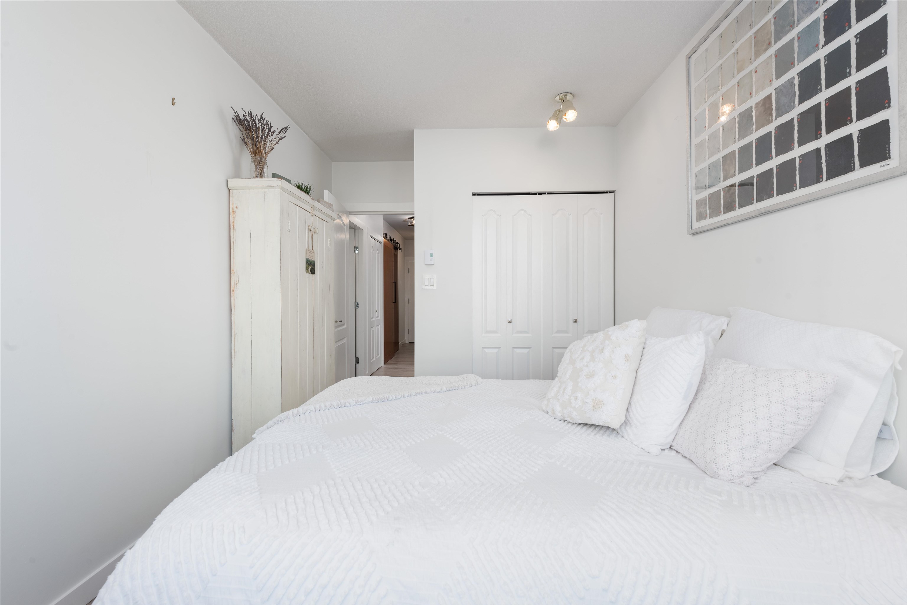 Listing image of 705 140 E 14TH STREET