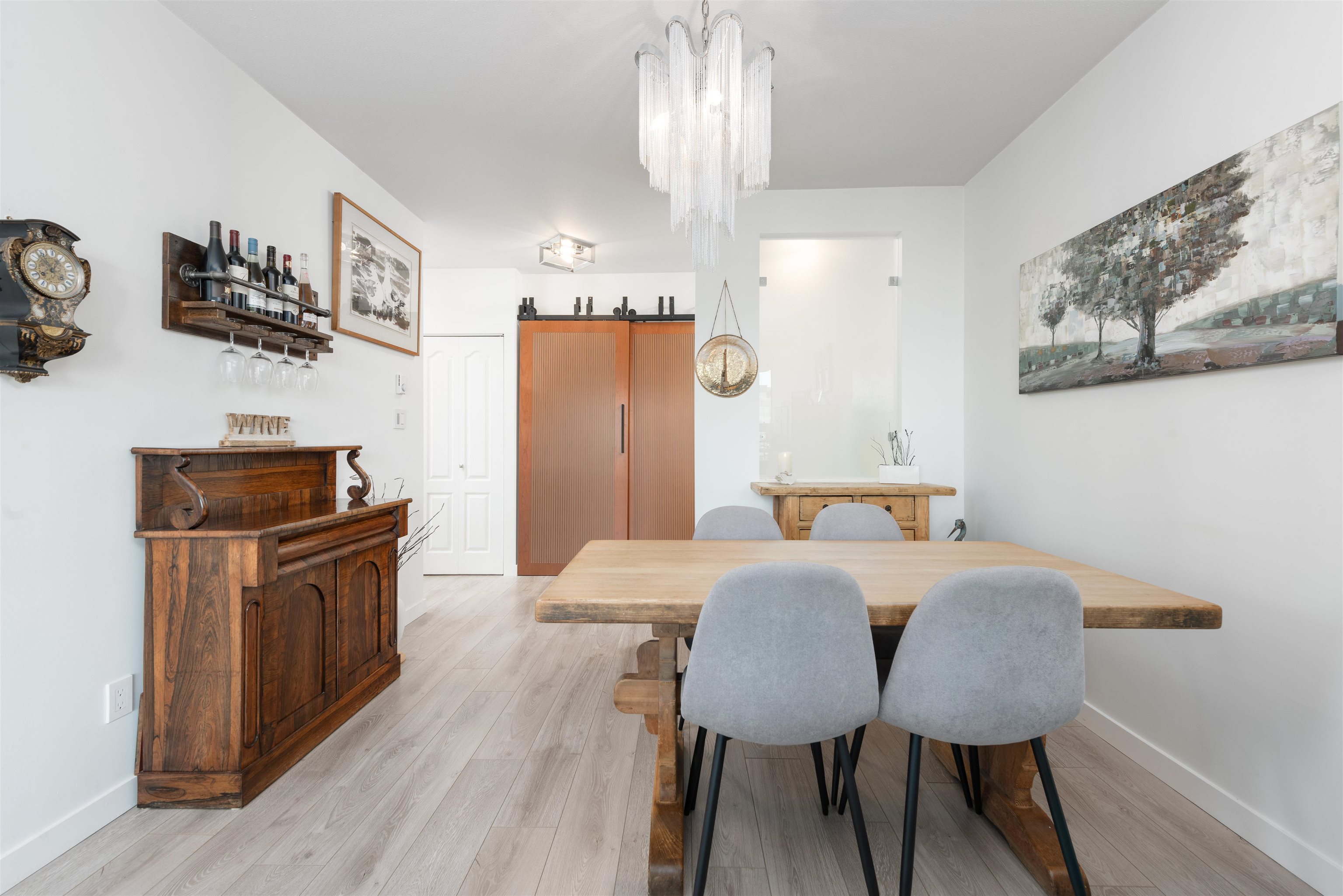 Listing image of 705 140 E 14TH STREET