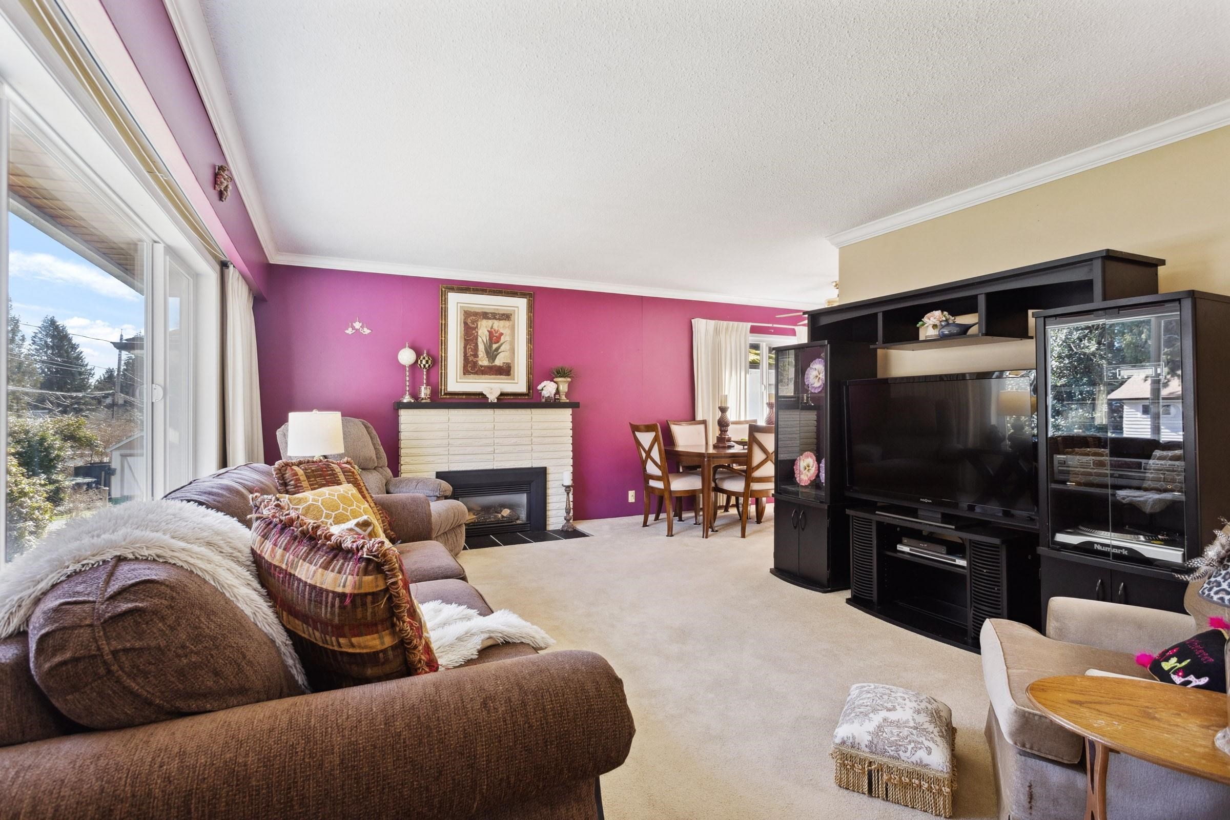 Listing image of 4559 UNDERWOOD AVENUE