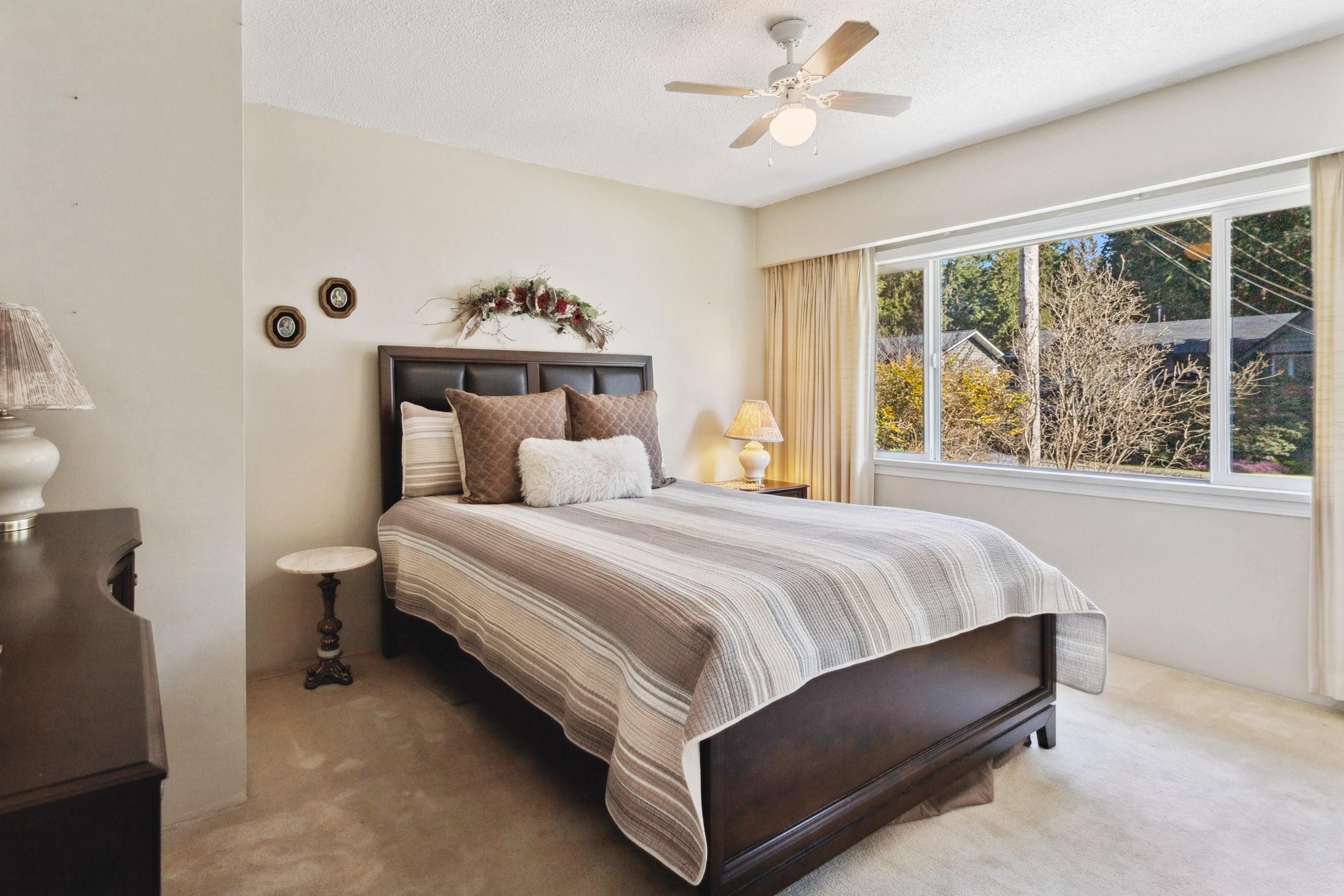 Listing image of 4559 UNDERWOOD AVENUE