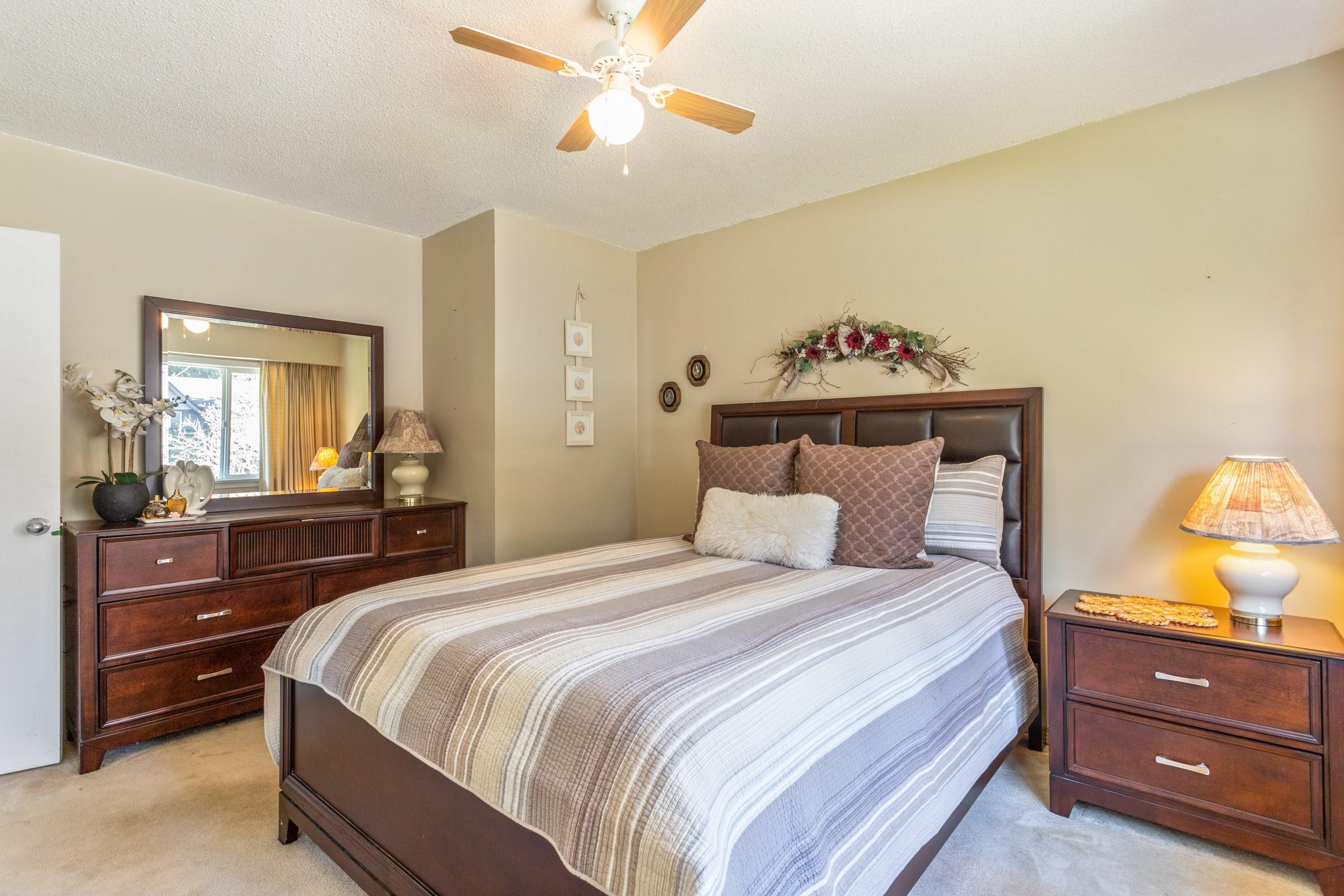 Listing image of 4559 UNDERWOOD AVENUE