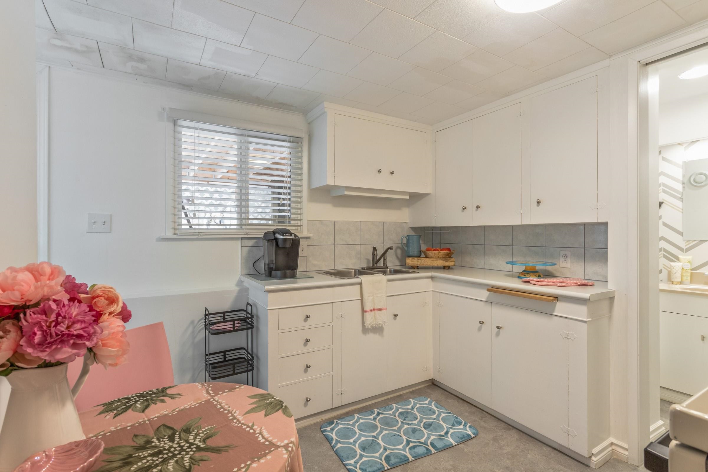 Listing image of 4559 UNDERWOOD AVENUE