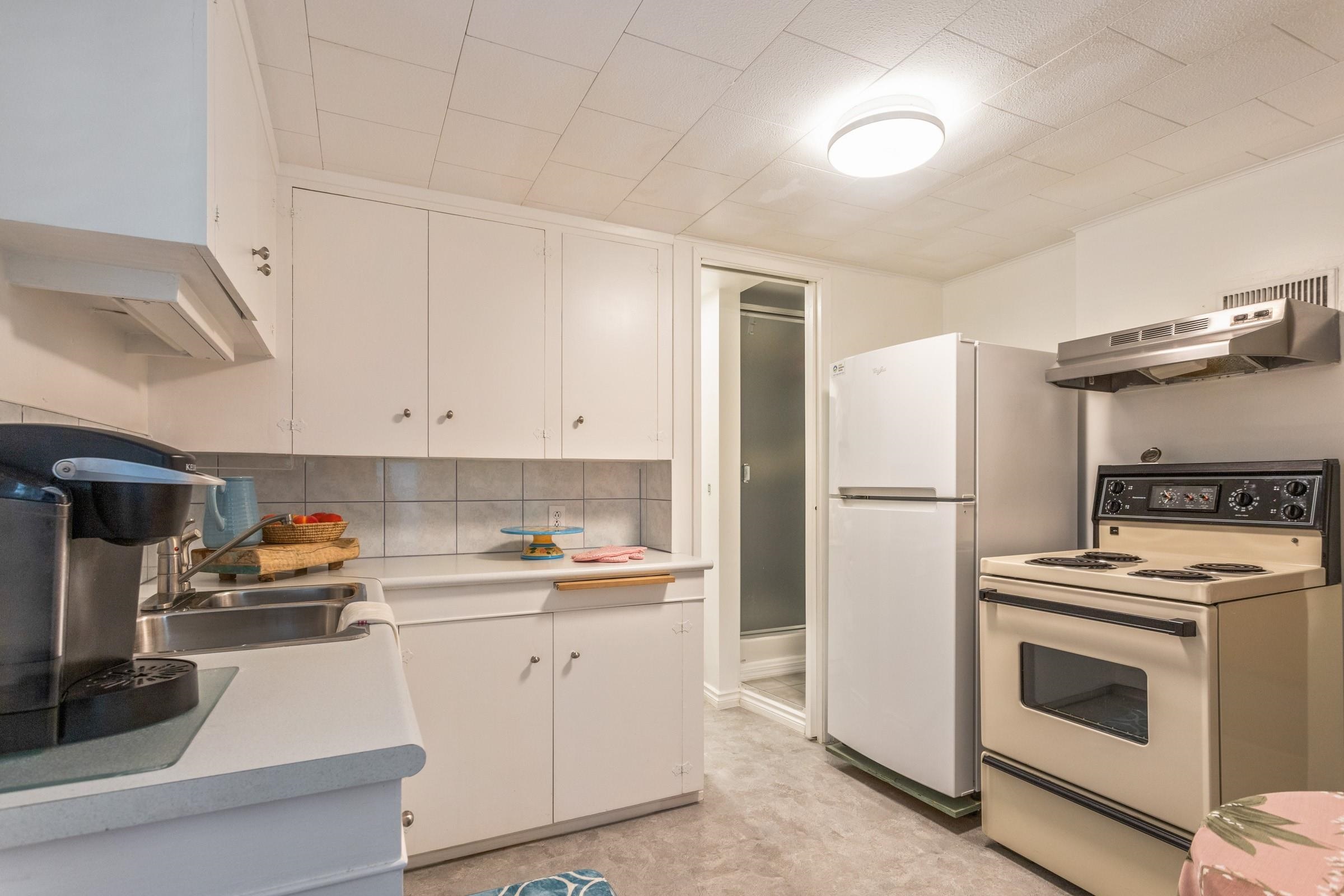 Listing image of 4559 UNDERWOOD AVENUE