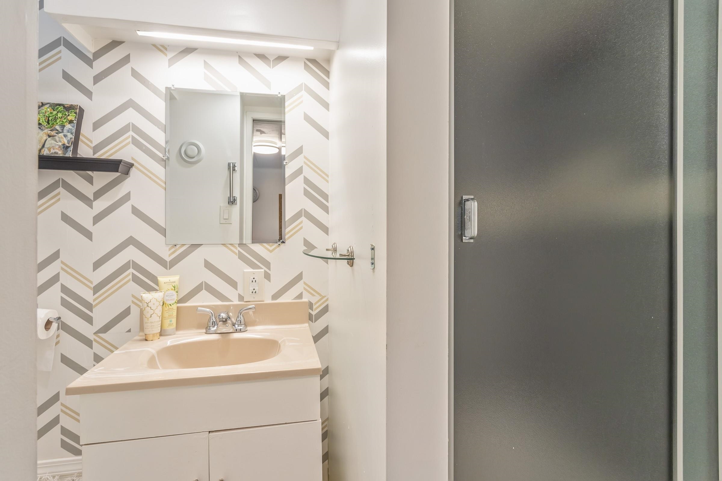 Listing image of 4559 UNDERWOOD AVENUE