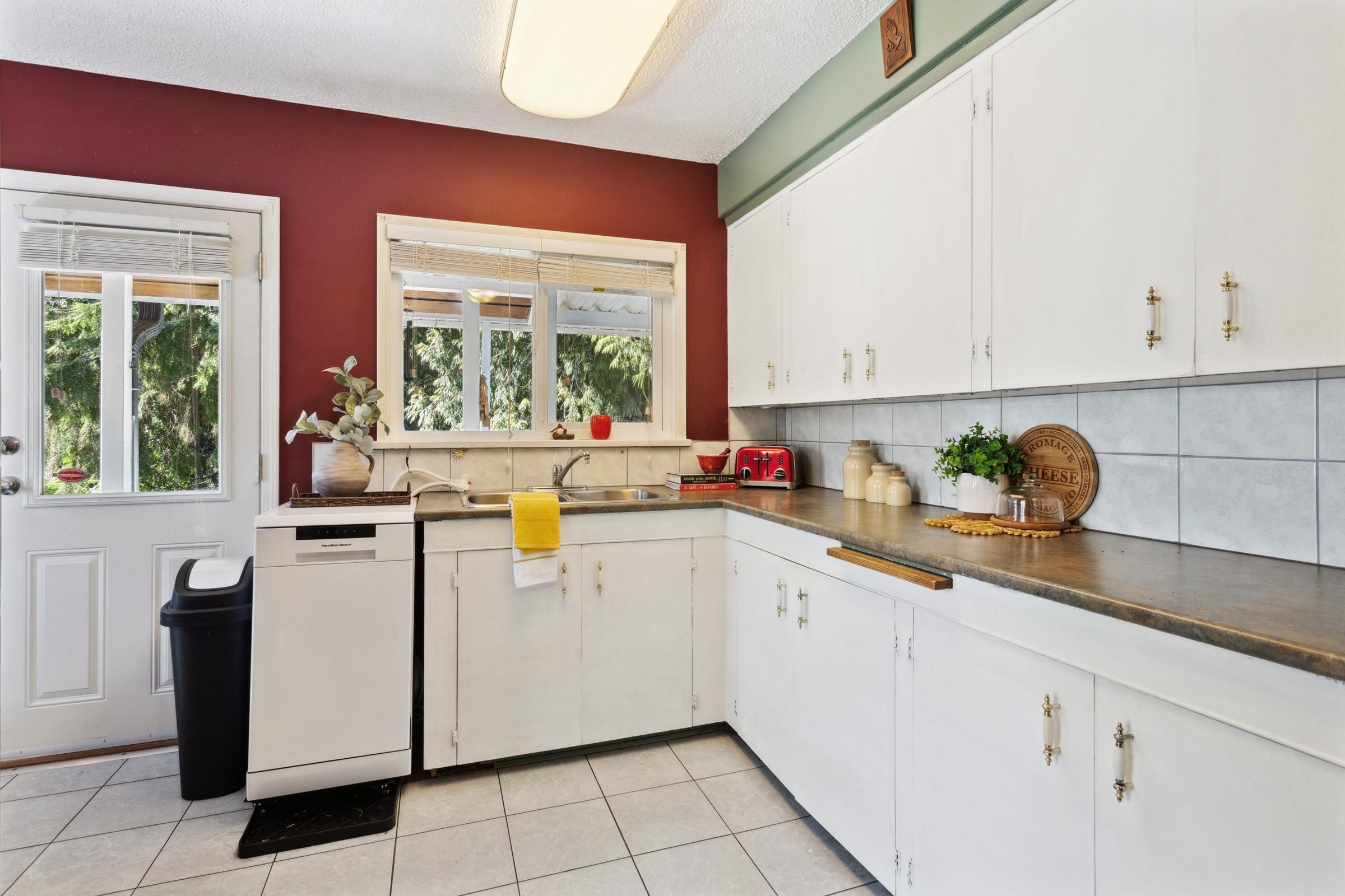 Listing image of 4559 UNDERWOOD AVENUE