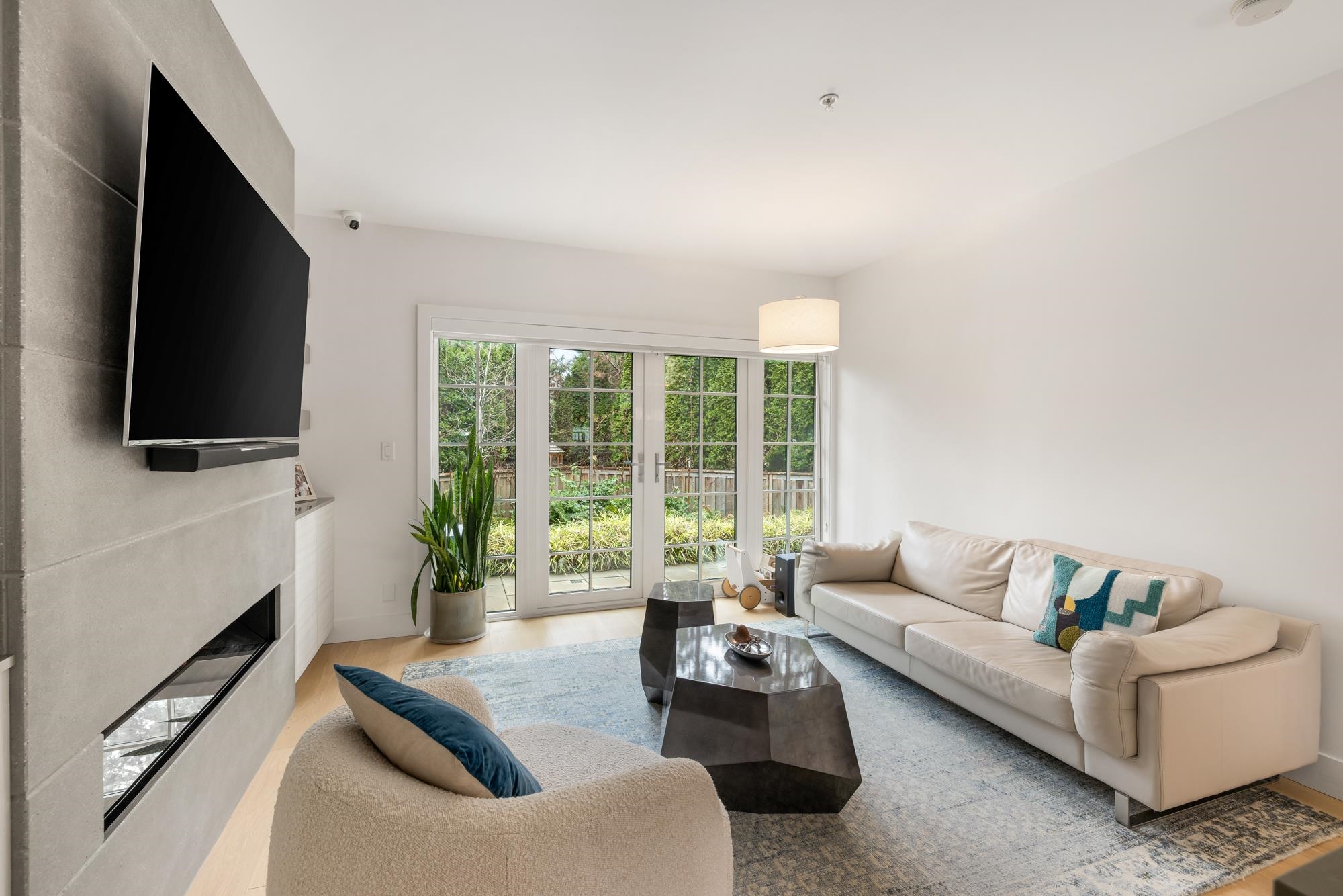 Listing image of 15 1133 RIDGEWOOD DRIVE