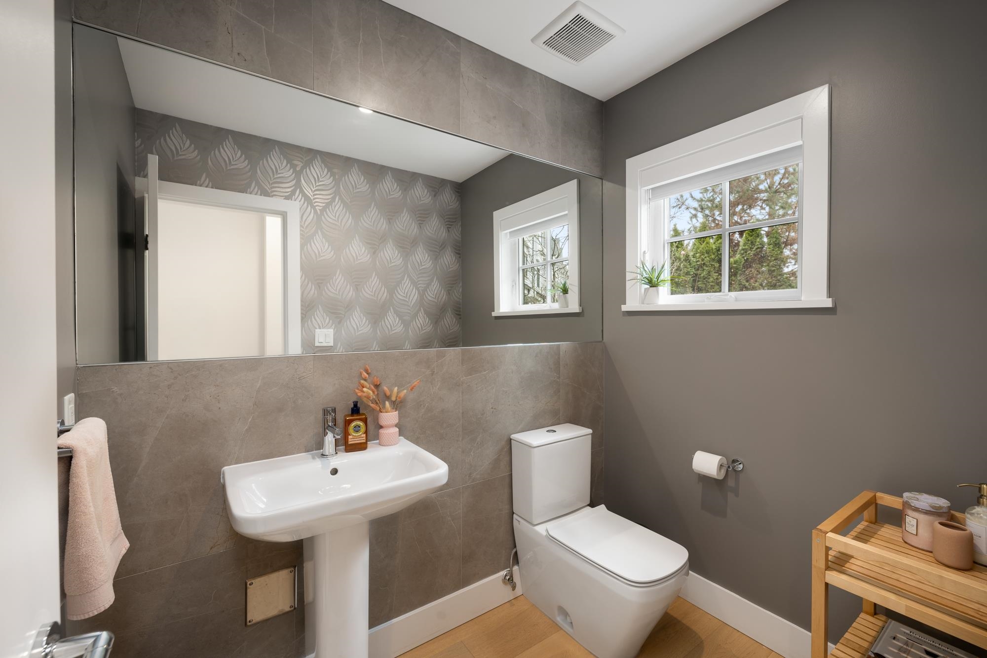 Listing image of 15 1133 RIDGEWOOD DRIVE