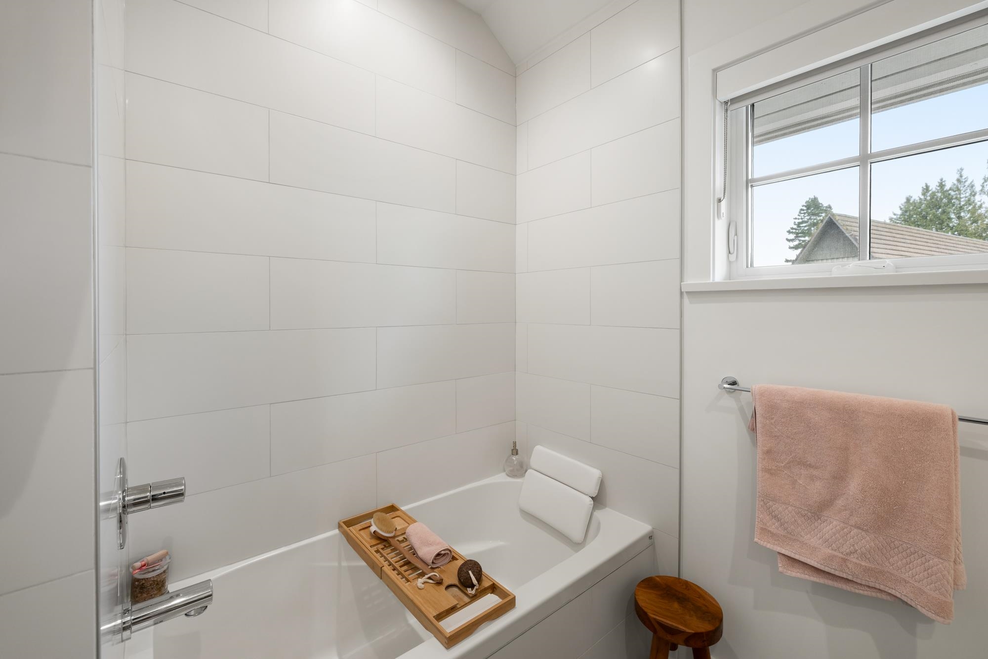 Listing image of 15 1133 RIDGEWOOD DRIVE