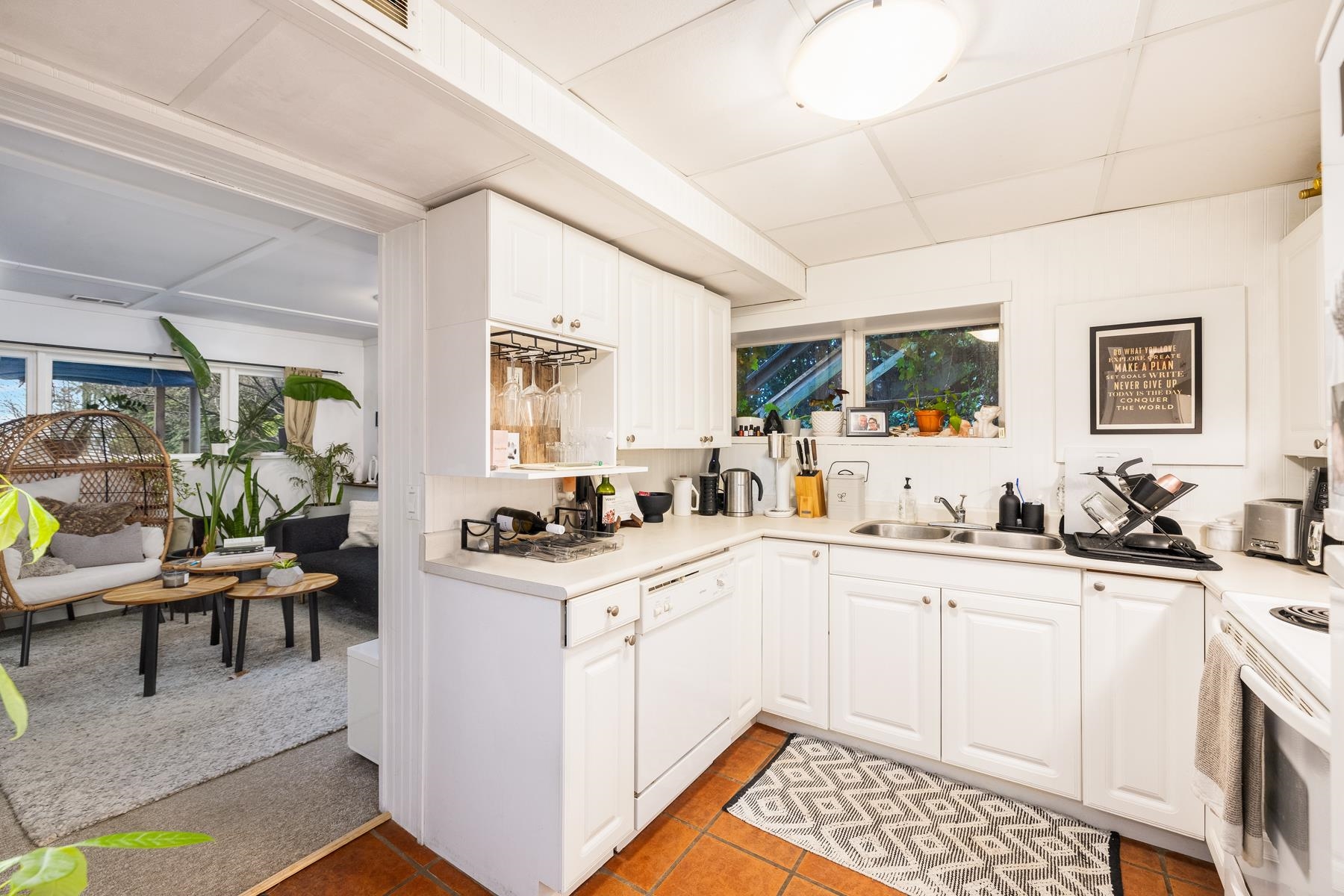 Listing image of 1008 CALEDONIA AVENUE