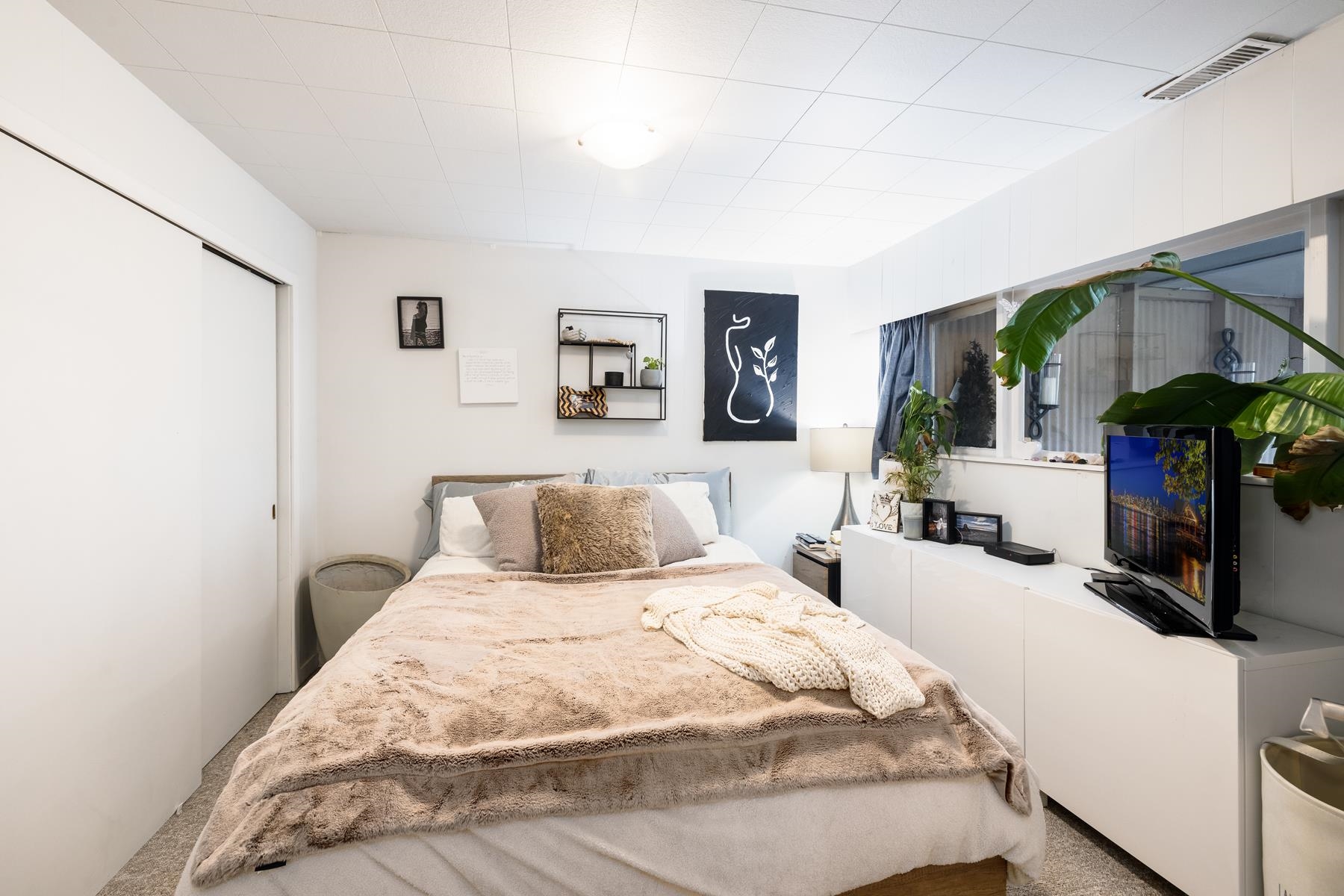 Listing image of 1008 CALEDONIA AVENUE