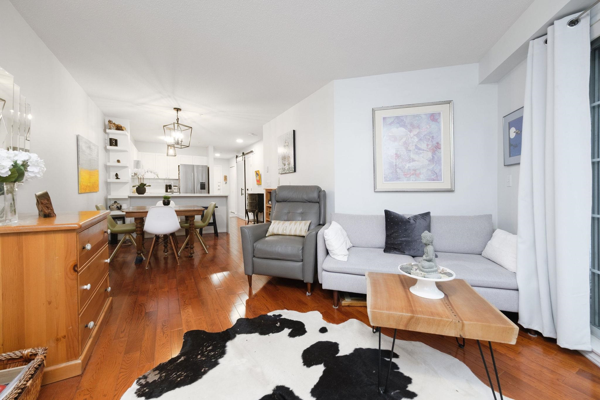 Listing image of 215 147 E 1ST STREET STREET