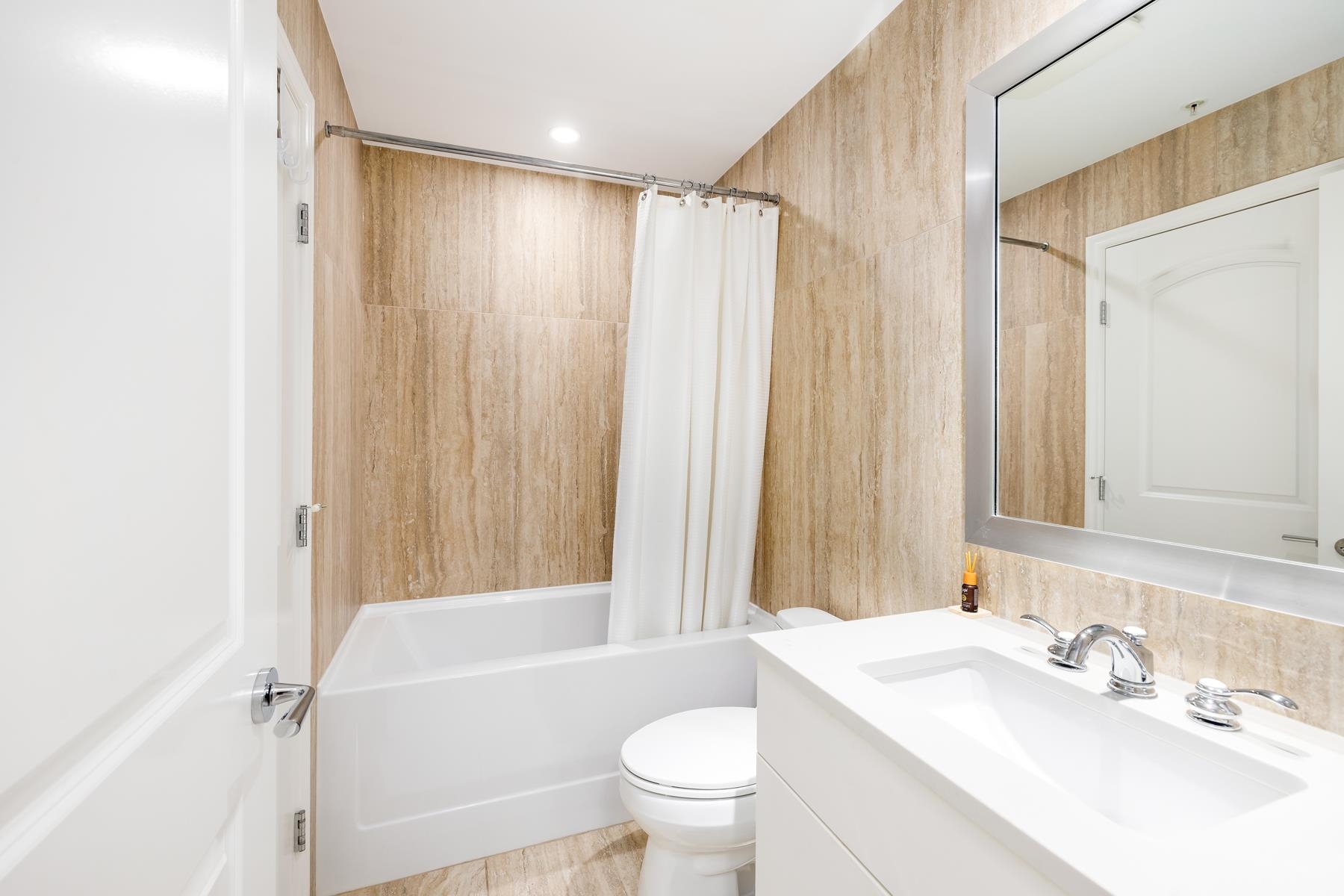 Listing image of 207 175 VICTORY SHIP WAY