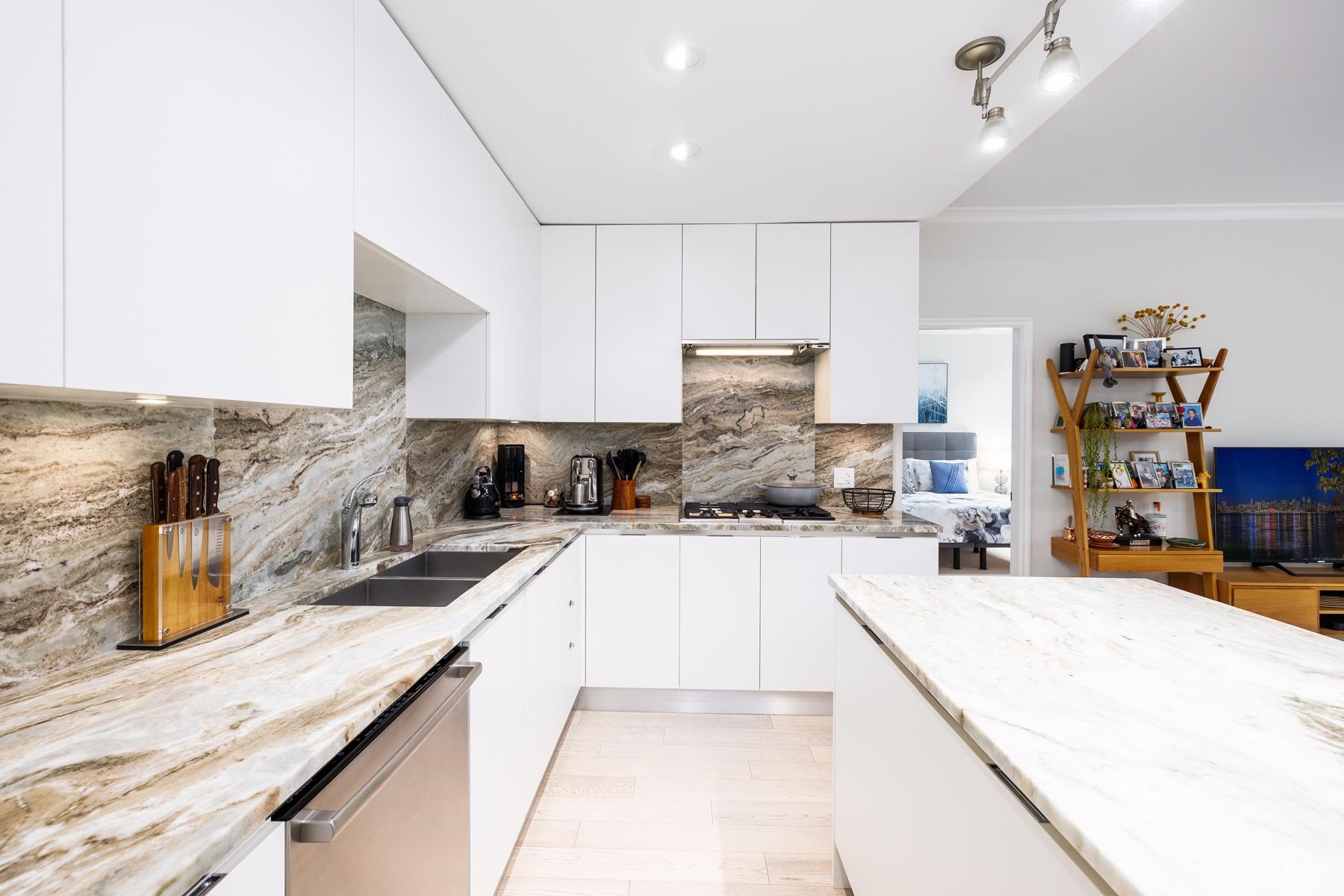 Listing image of 207 175 VICTORY SHIP WAY
