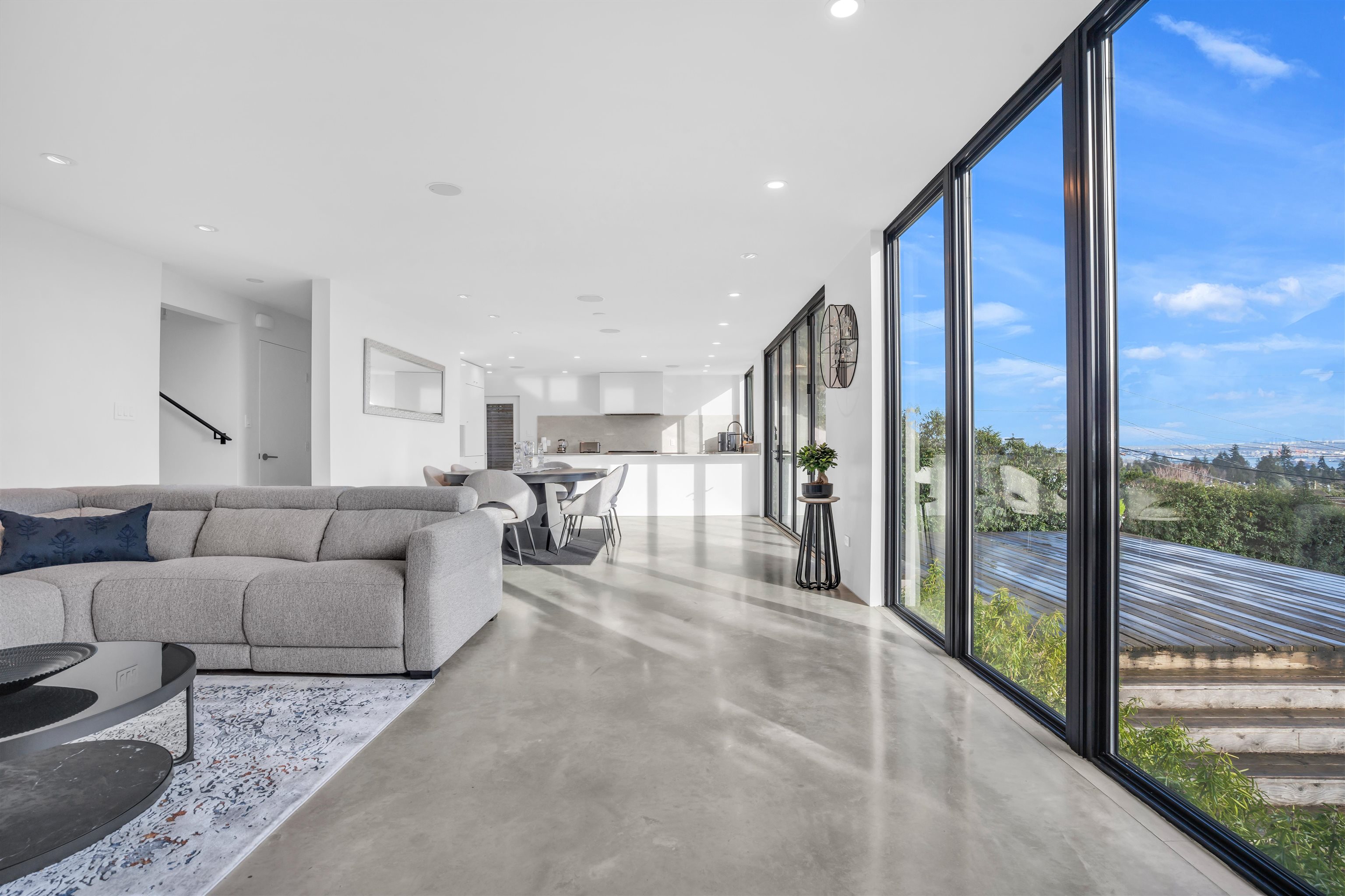 Listing image of 2234 PALMERSTON AVENUE