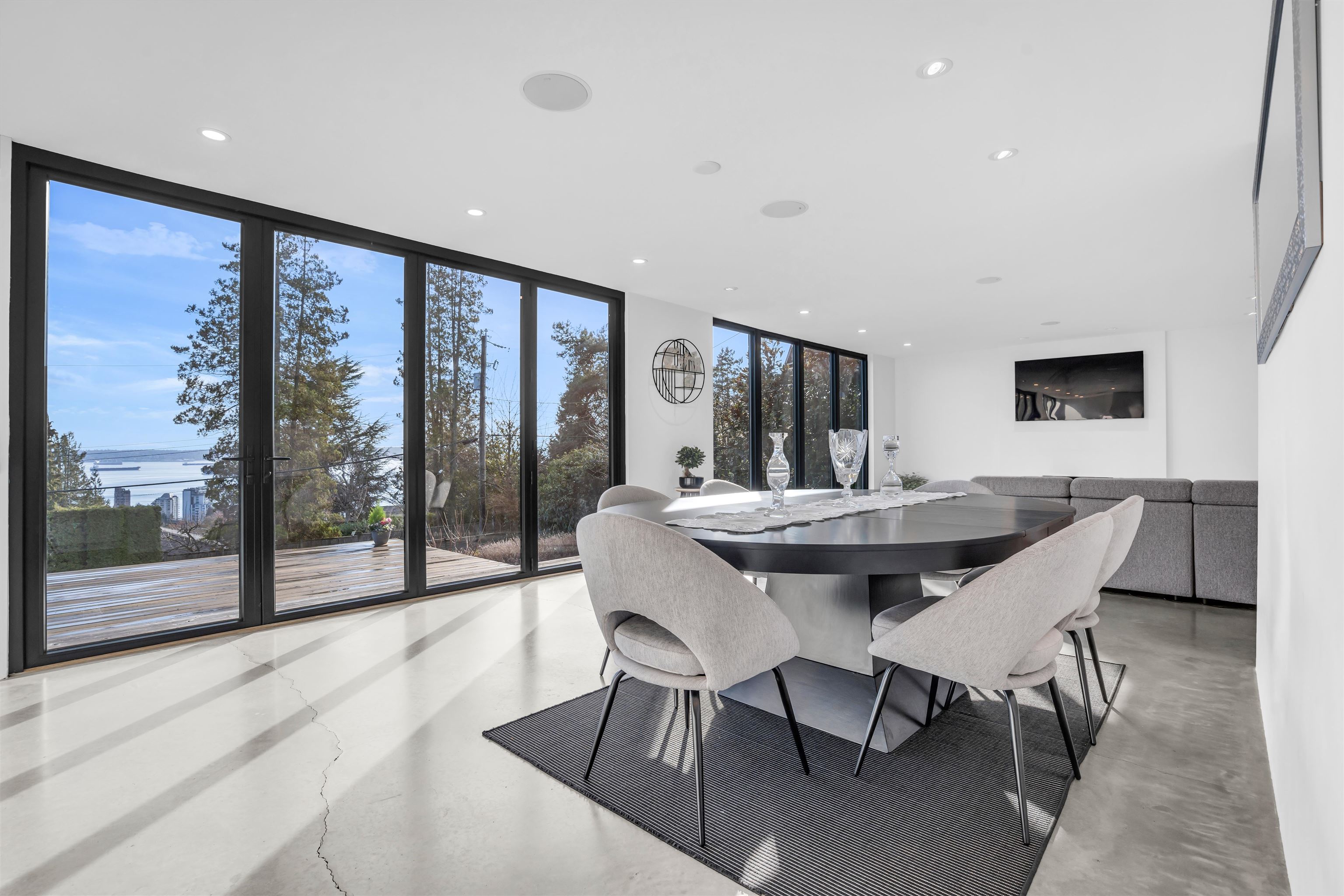 Listing image of 2234 PALMERSTON AVENUE