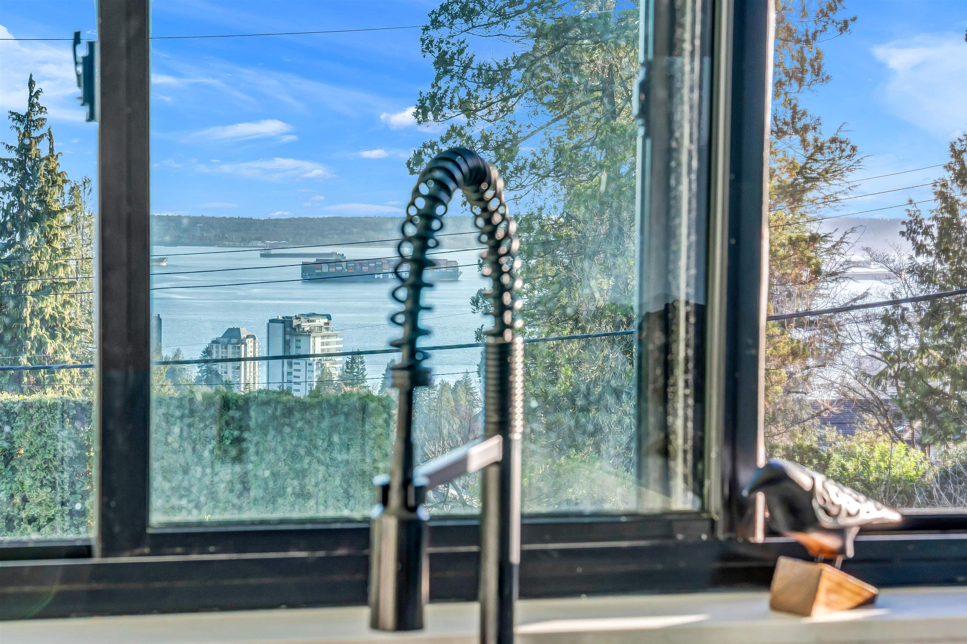 Listing image of 2234 PALMERSTON AVENUE