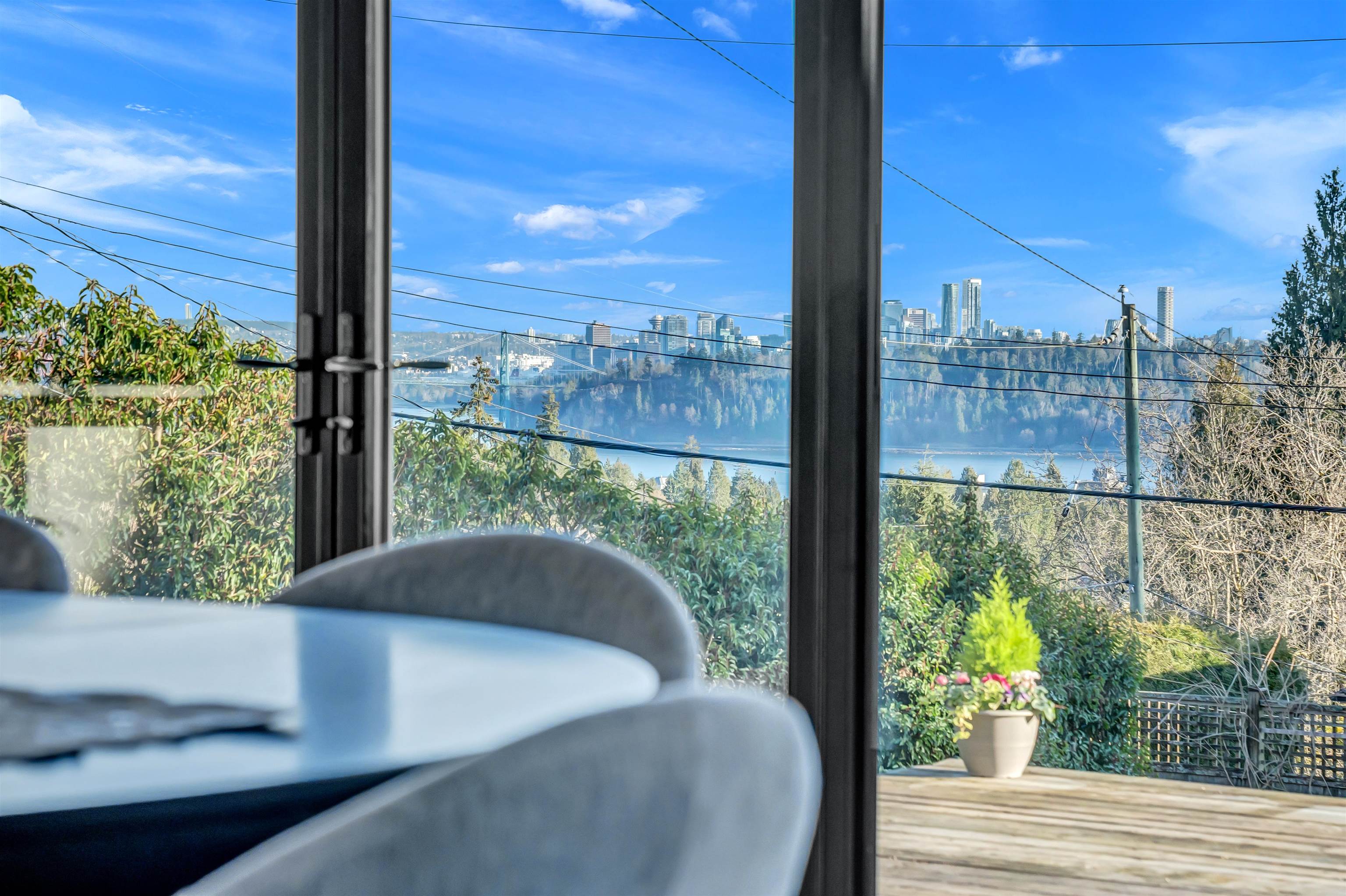 Listing image of 2234 PALMERSTON AVENUE